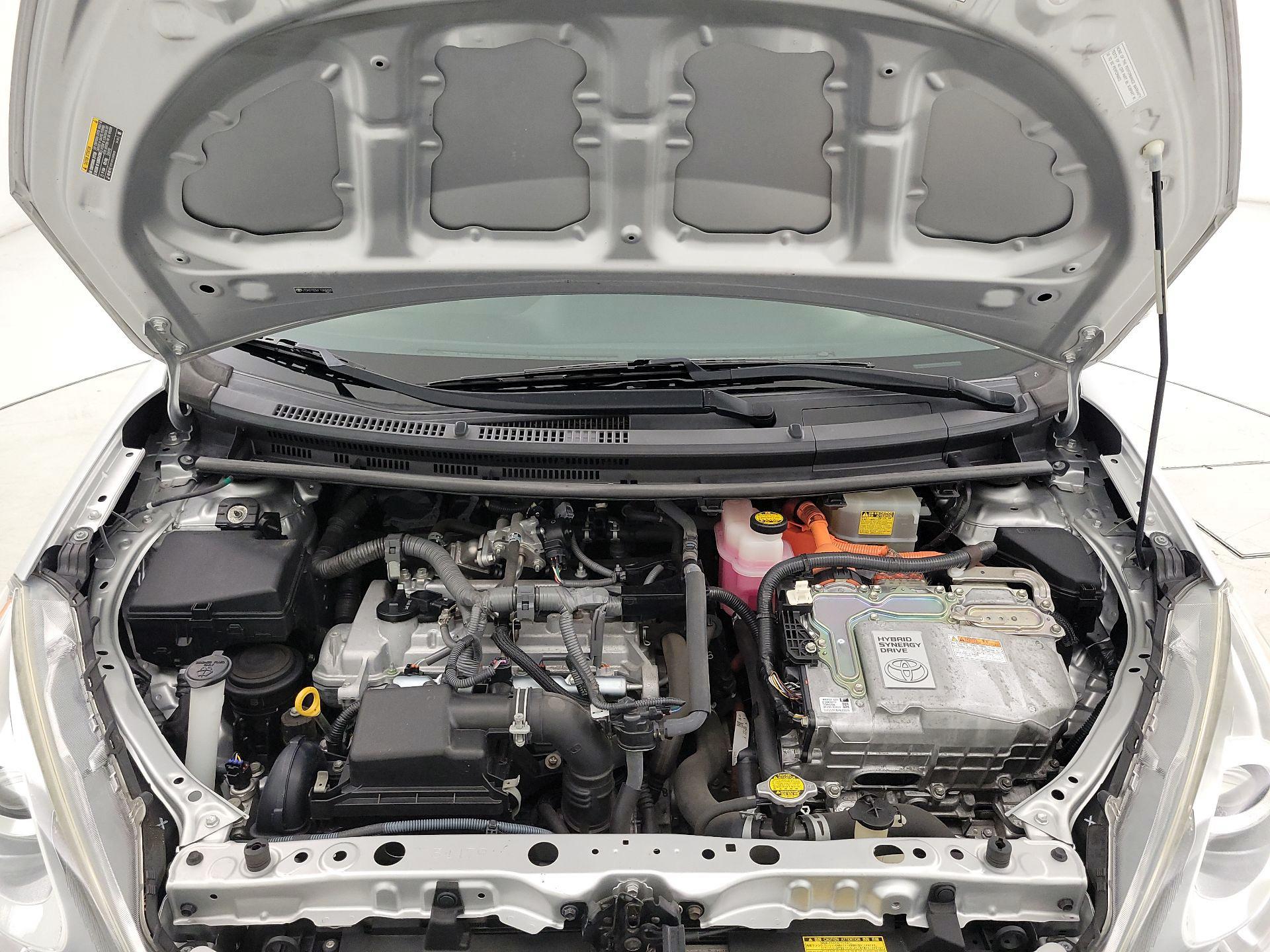 Thumbnail: 2015 Toyota Prius c - 19
