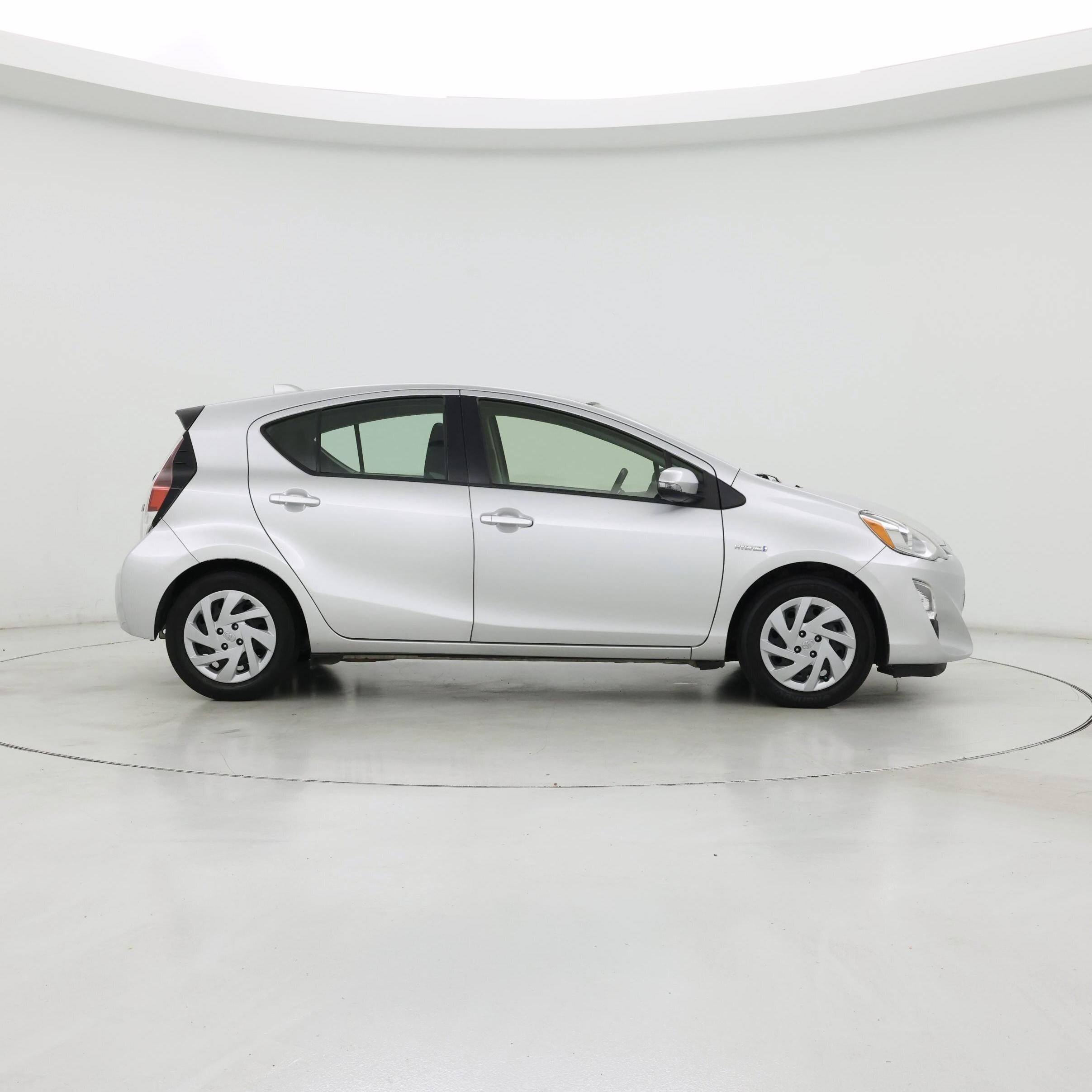 Thumbnail: 2015 Toyota Prius c - 7