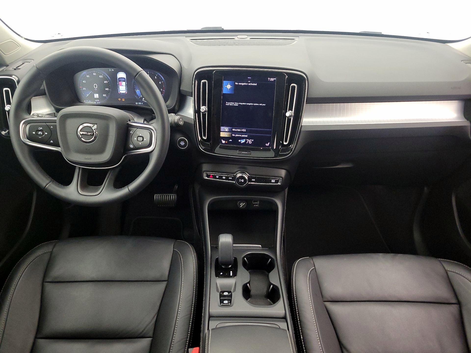 Thumbnail: 2022 Volvo XC40 - 9