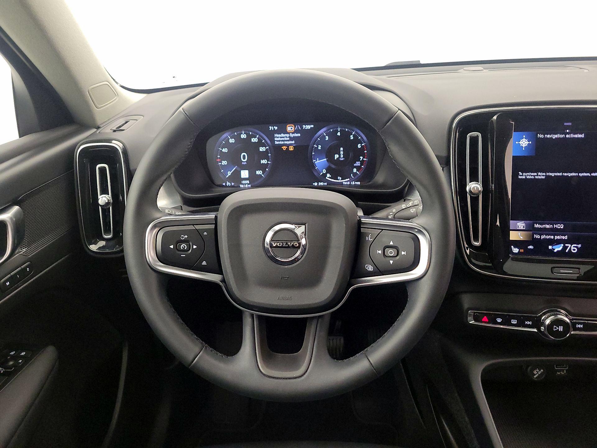 Thumbnail: 2022 Volvo XC40 - 10