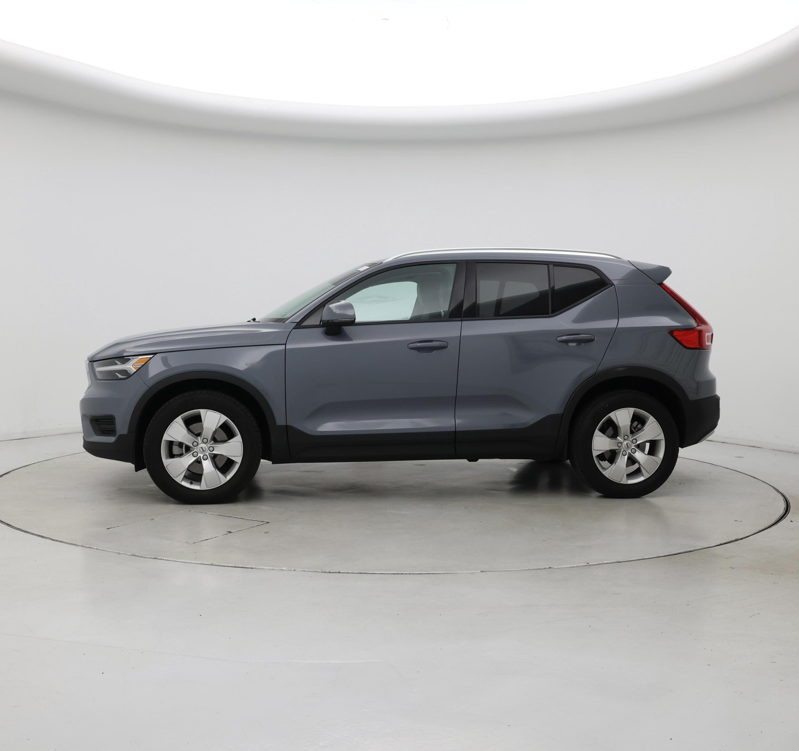 Thumbnail: 2022 Volvo XC40 - 3