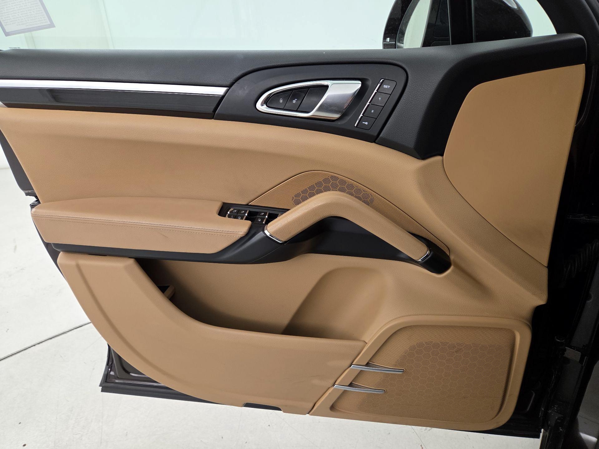 Thumbnail: 2016 Porsche Cayenne - 12
