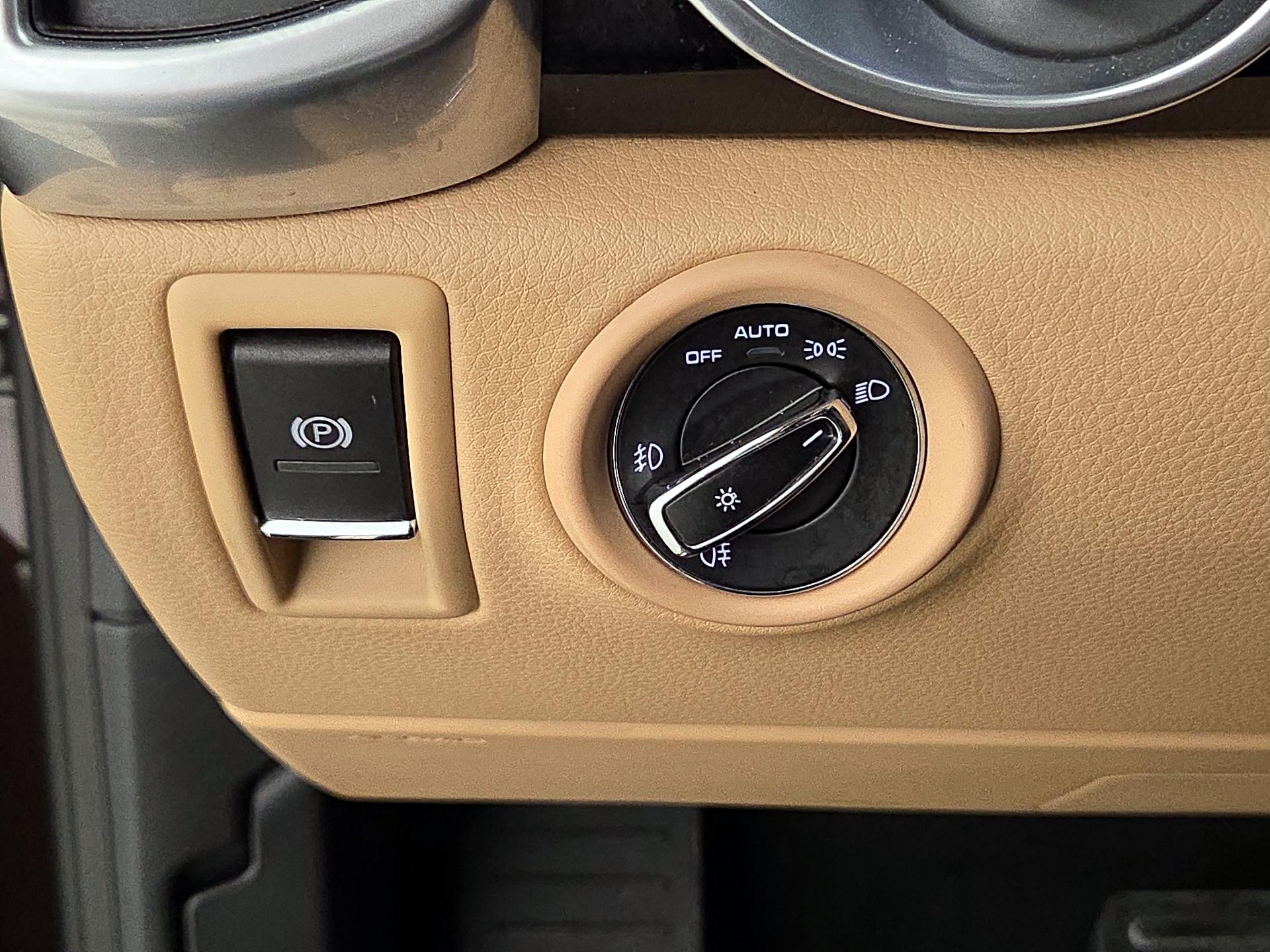 Thumbnail: 2016 Porsche Cayenne - 13