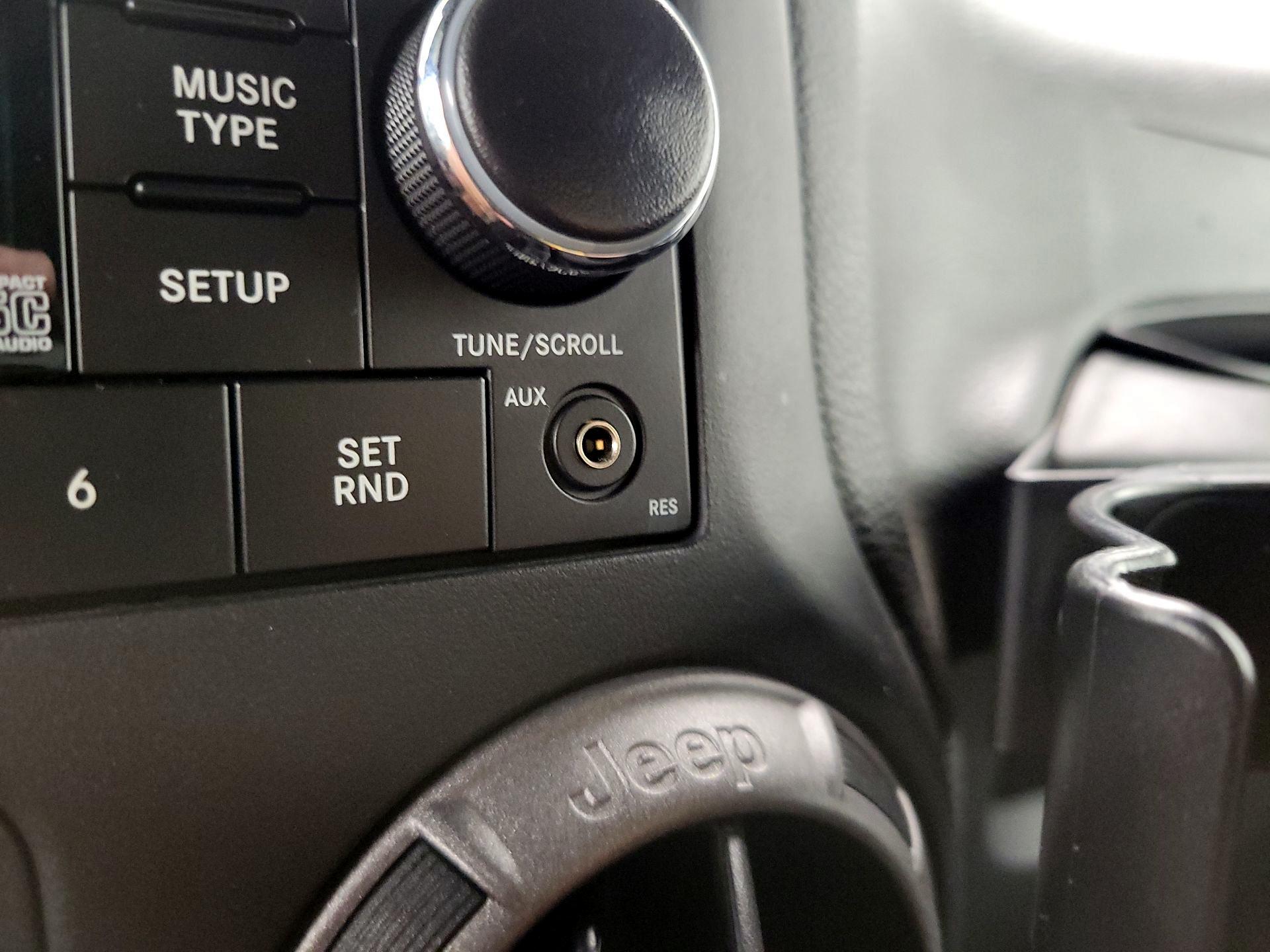 Thumbnail: 2018 Jeep Wrangler - 16