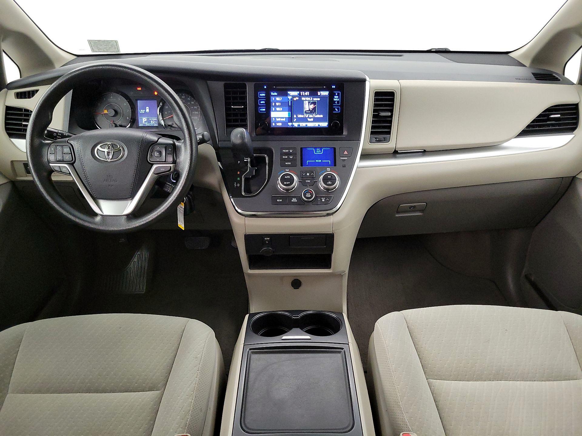 Thumbnail: 2017 Toyota Sienna - 9