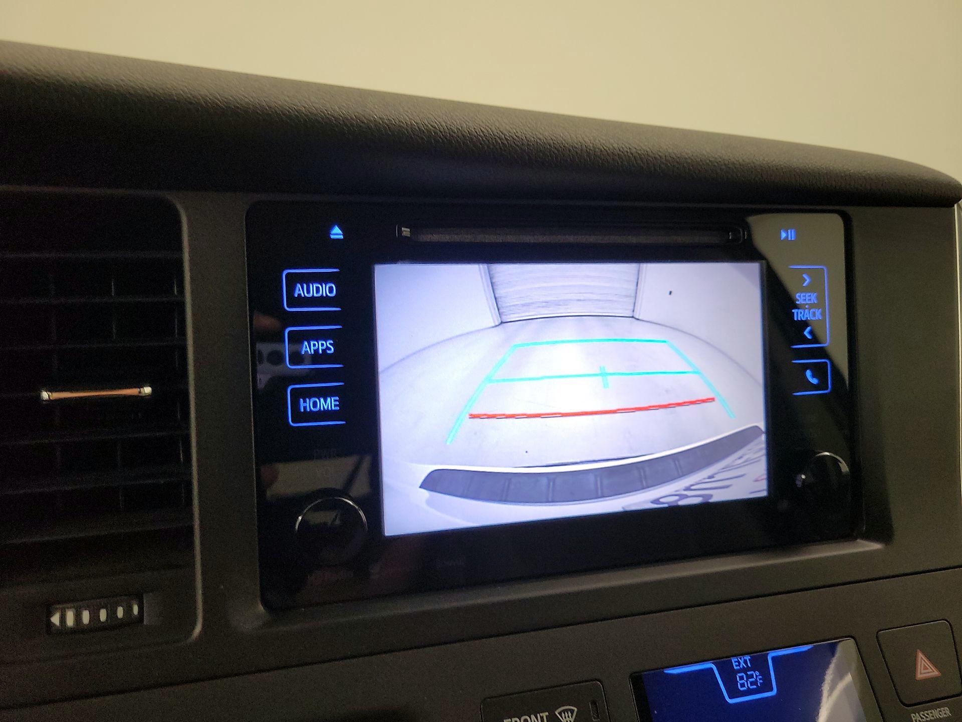 Thumbnail: 2017 Toyota Sienna - 14