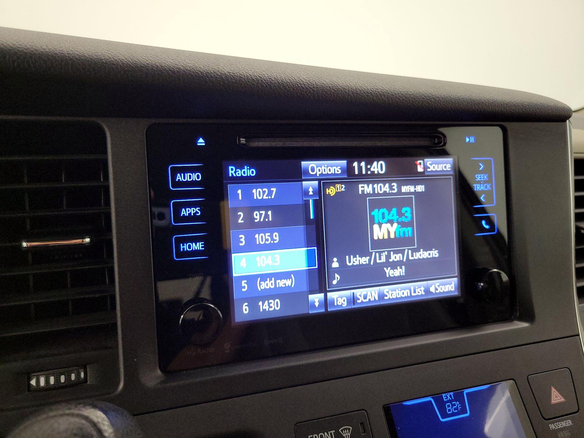 Thumbnail: 2017 Toyota Sienna - 15