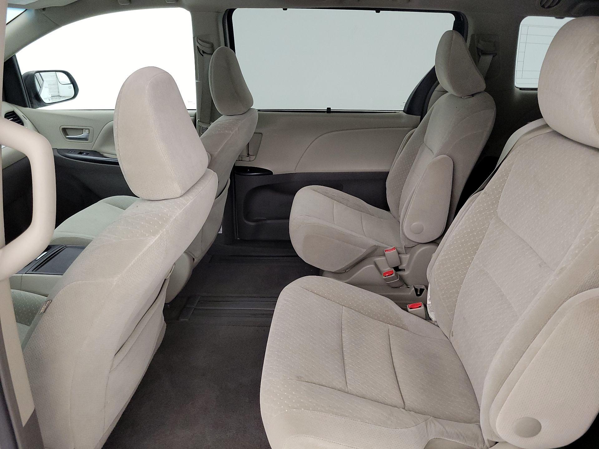 Thumbnail: 2017 Toyota Sienna - 19