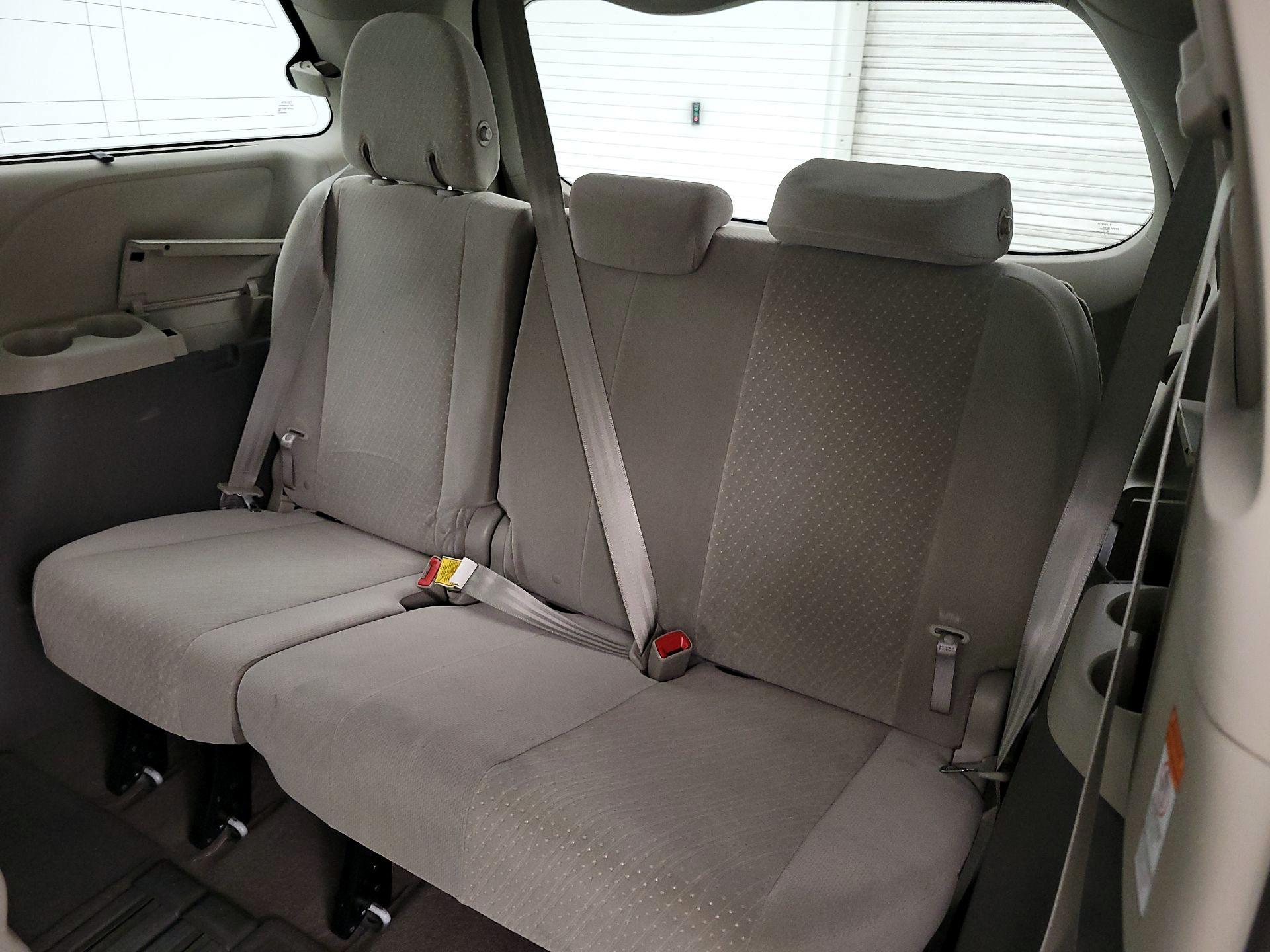 Thumbnail: 2017 Toyota Sienna - 20