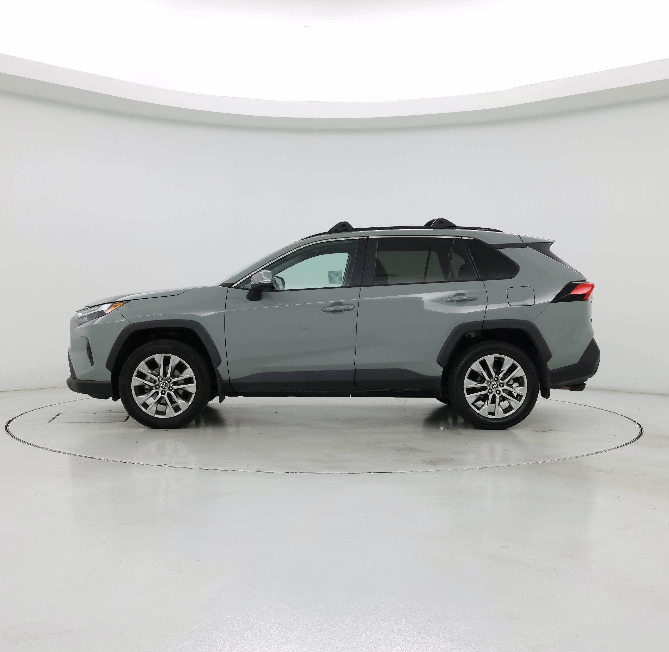 Thumbnail: 2022 Toyota RAV4 - 3