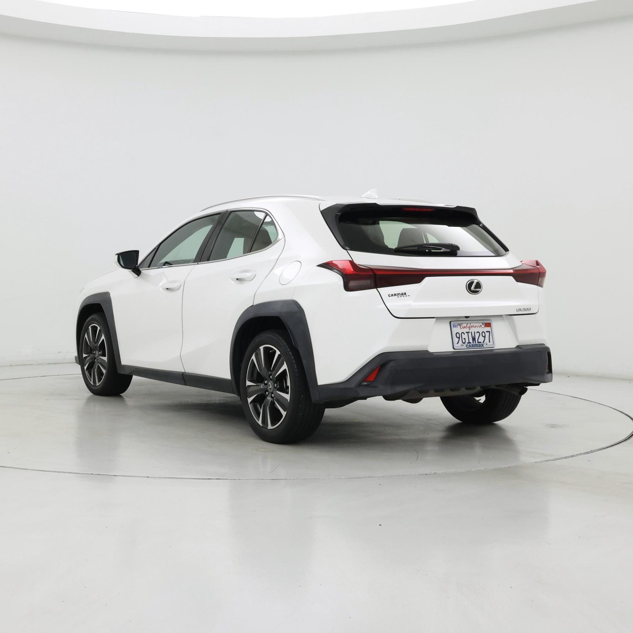 Thumbnail: 2020 Lexus UX - 2