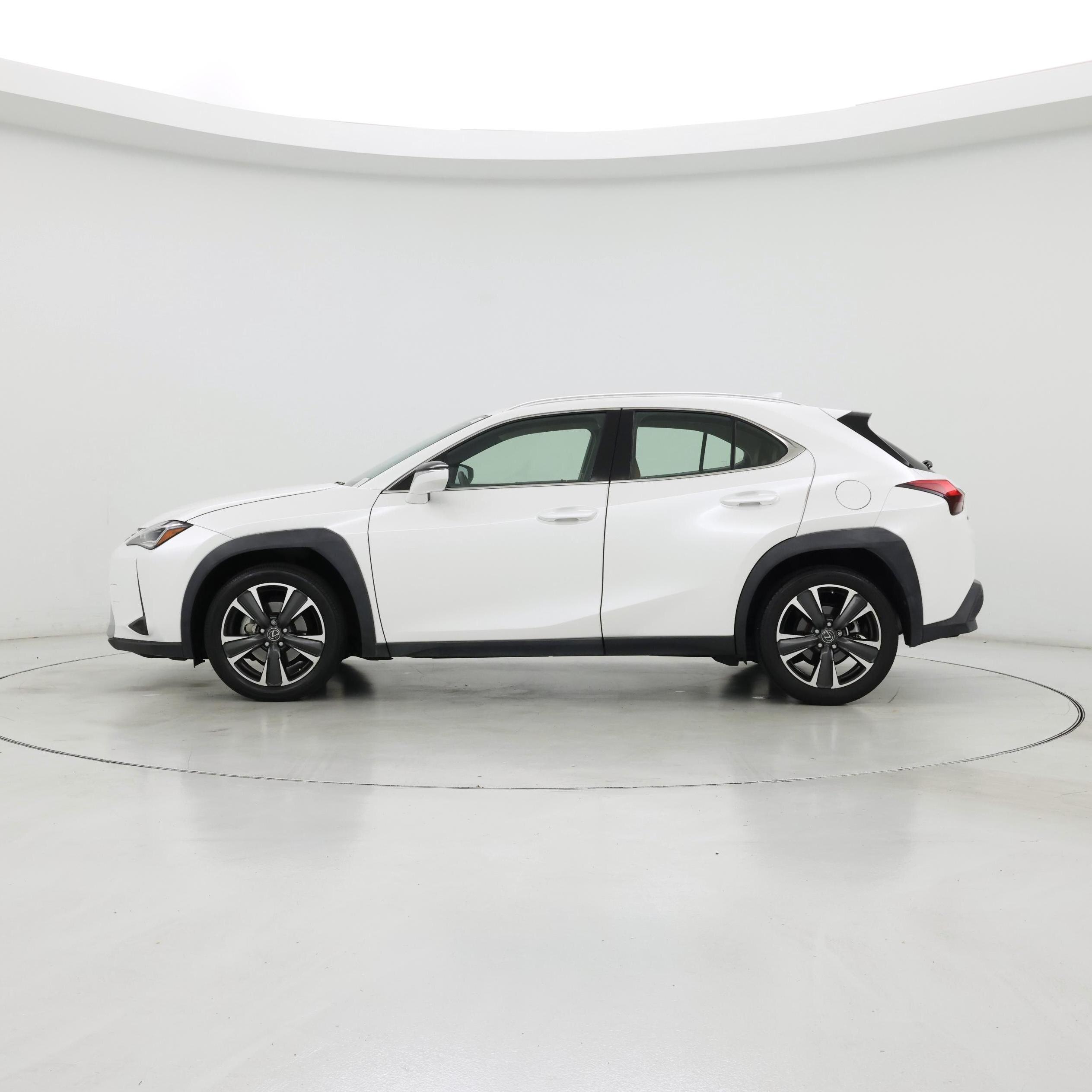 Thumbnail: 2020 Lexus UX - 3