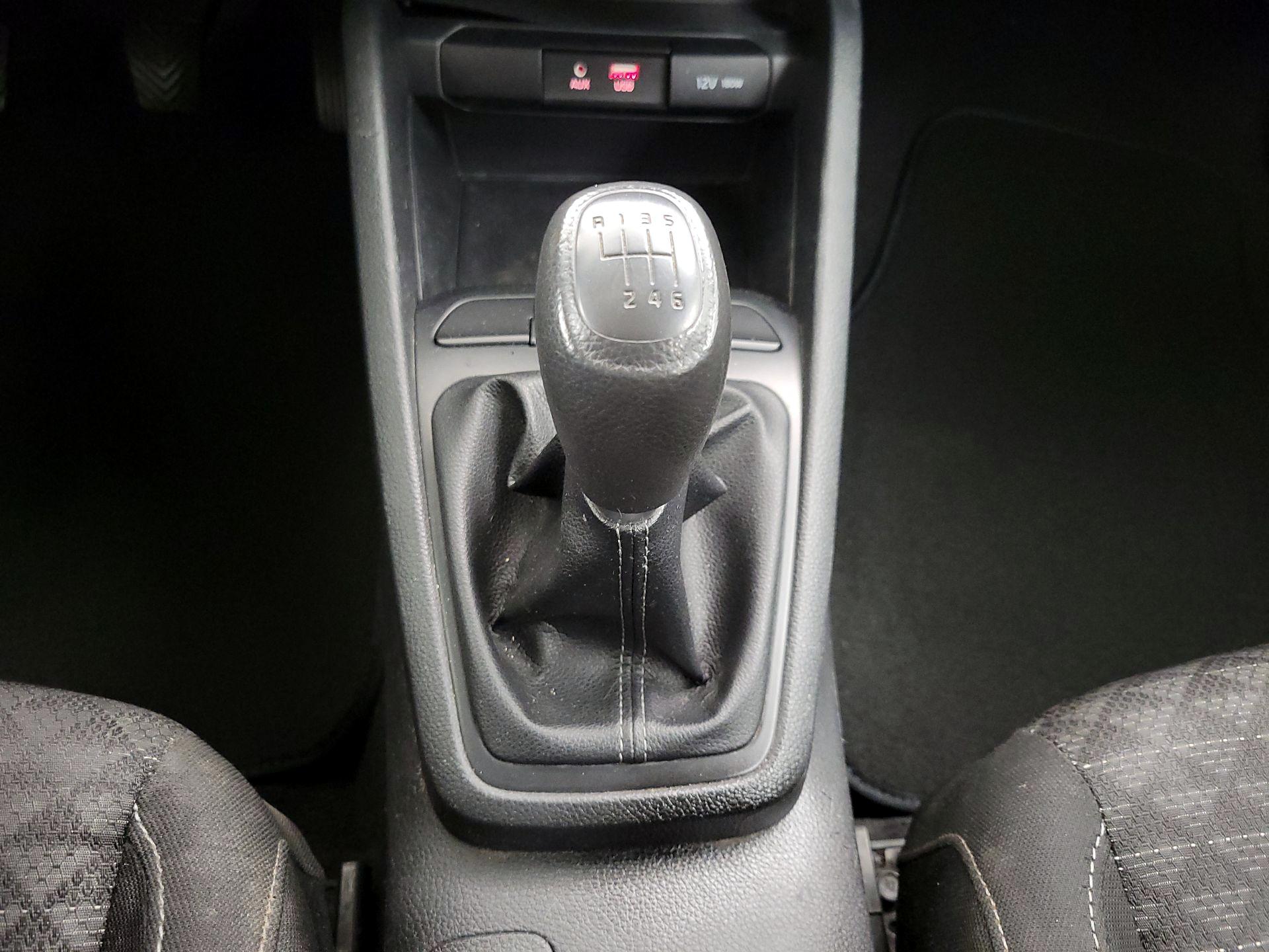 Thumbnail: 2018 Kia Rio - 16