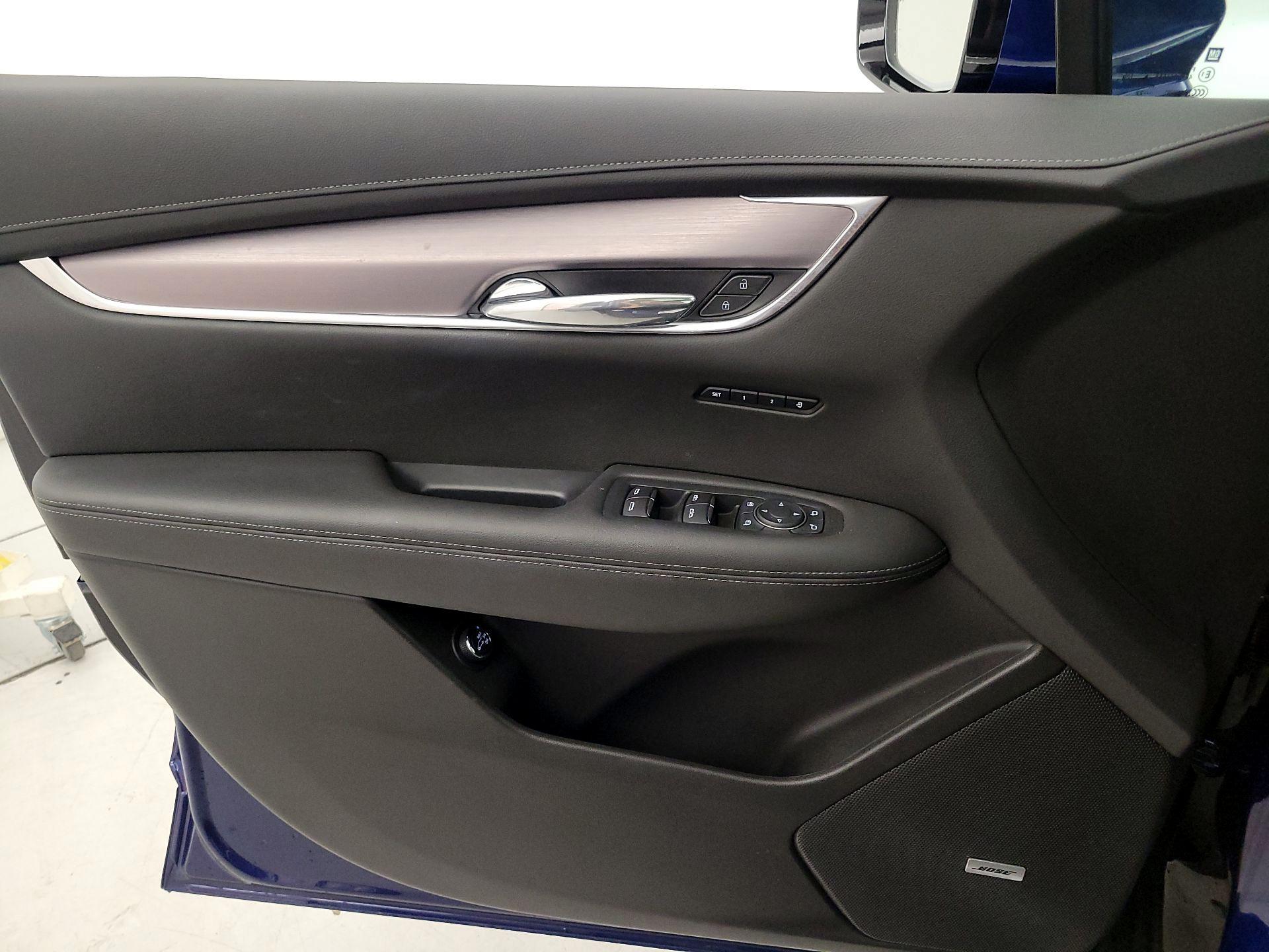 Thumbnail: 2023 Cadillac XT6 - 12