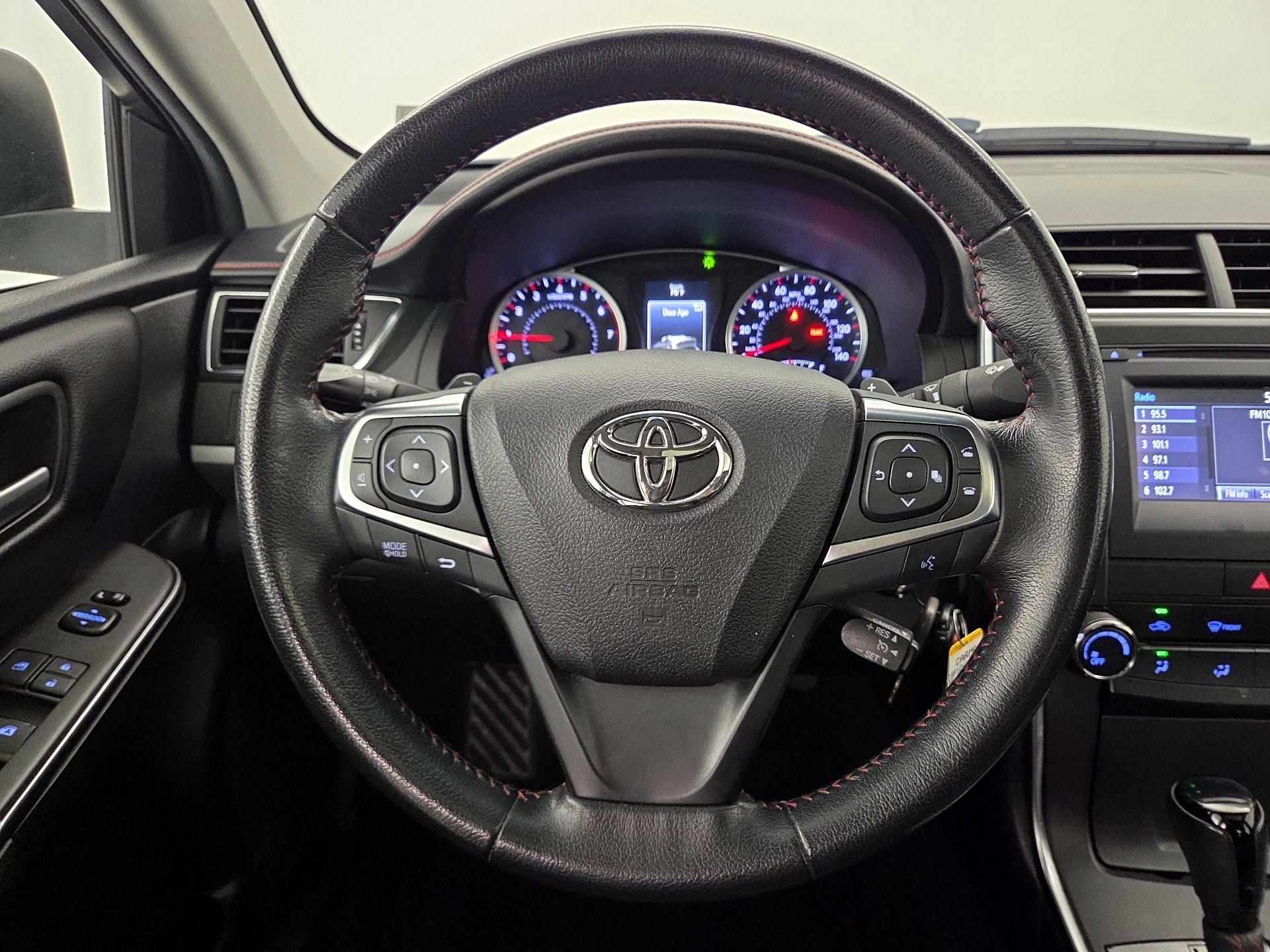 Thumbnail: 2017 Toyota Camry - 10