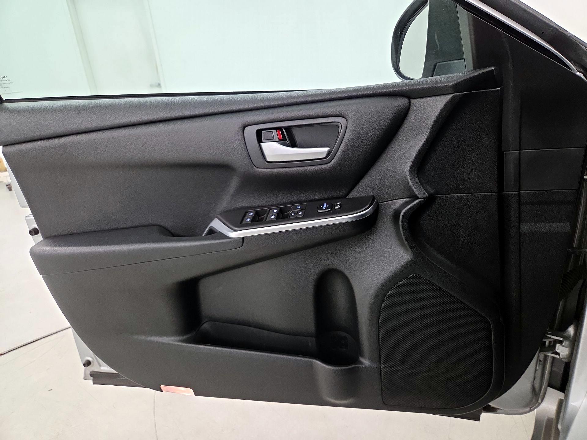 Thumbnail: 2017 Toyota Camry - 12