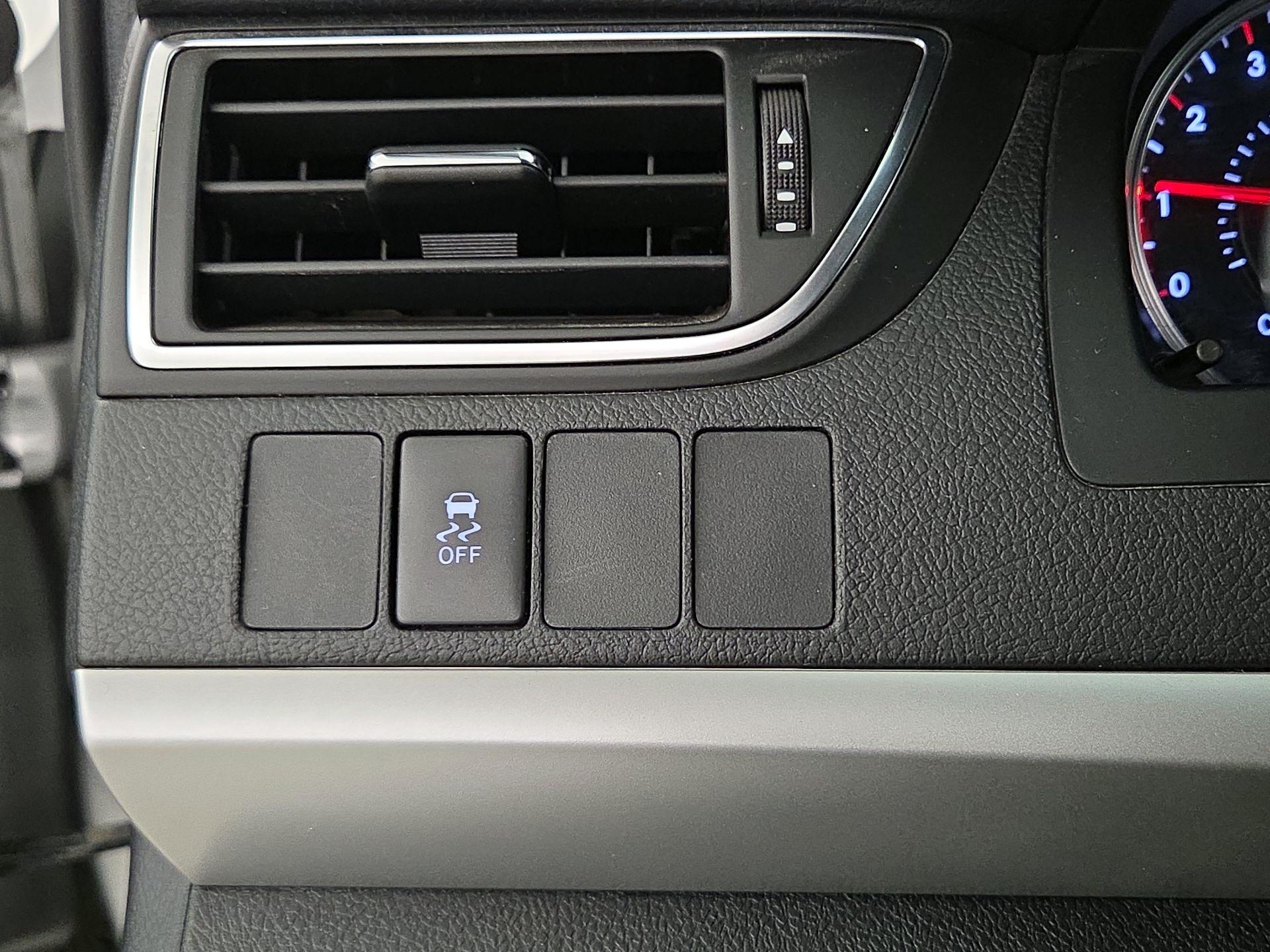 Thumbnail: 2017 Toyota Camry - 13