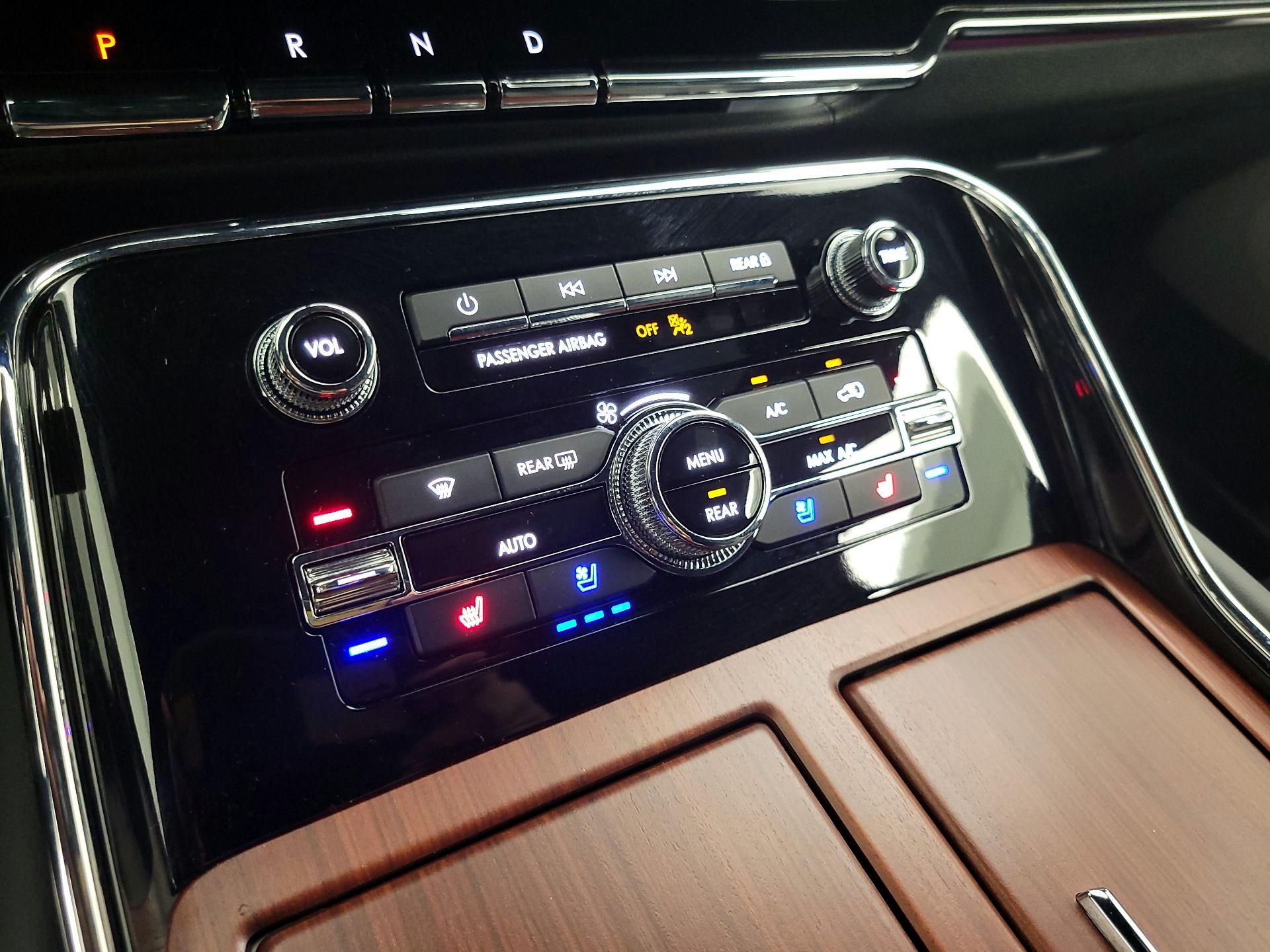 Thumbnail: 2023 Lincoln Navigator - 17