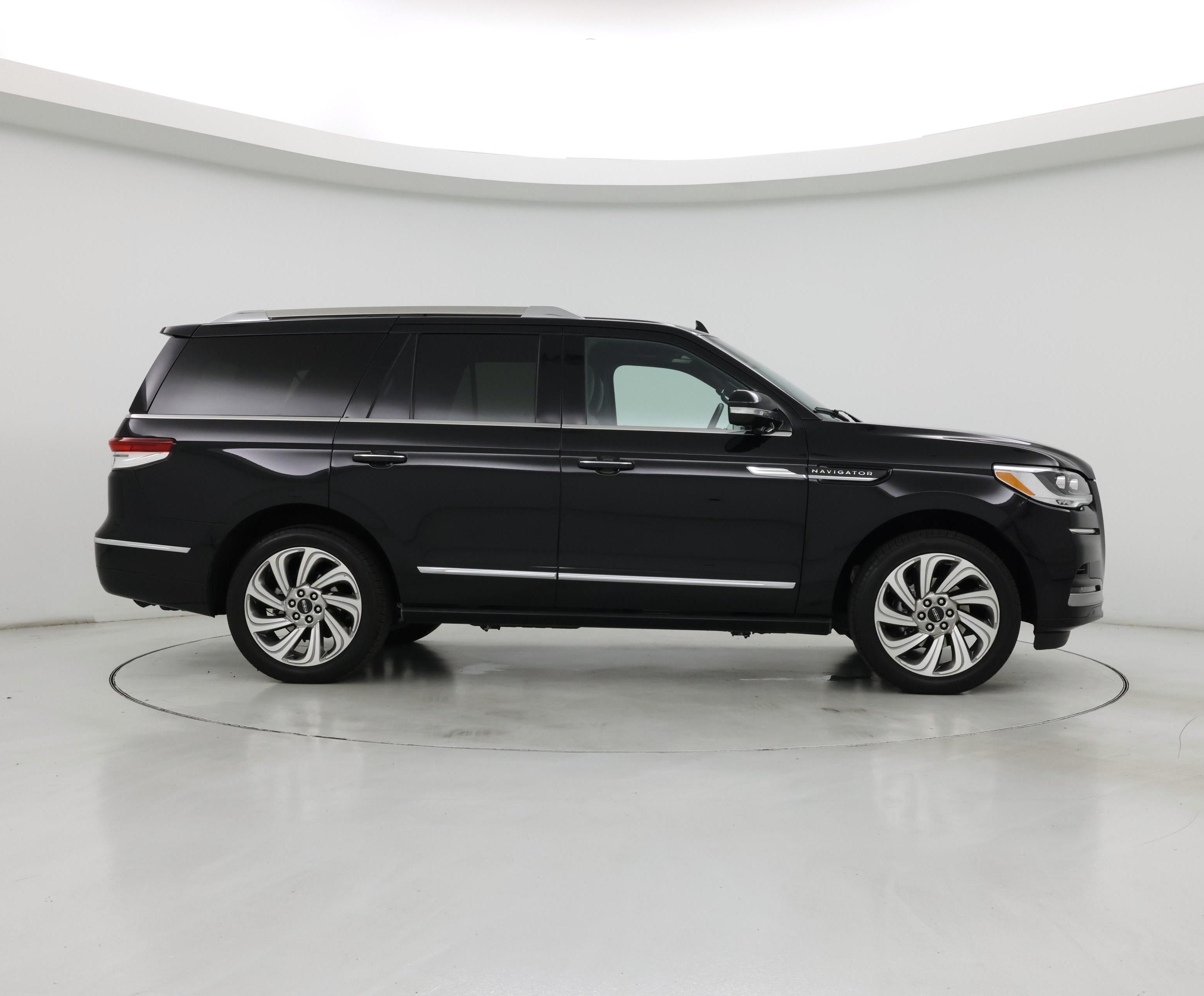 Thumbnail: 2023 Lincoln Navigator - 7