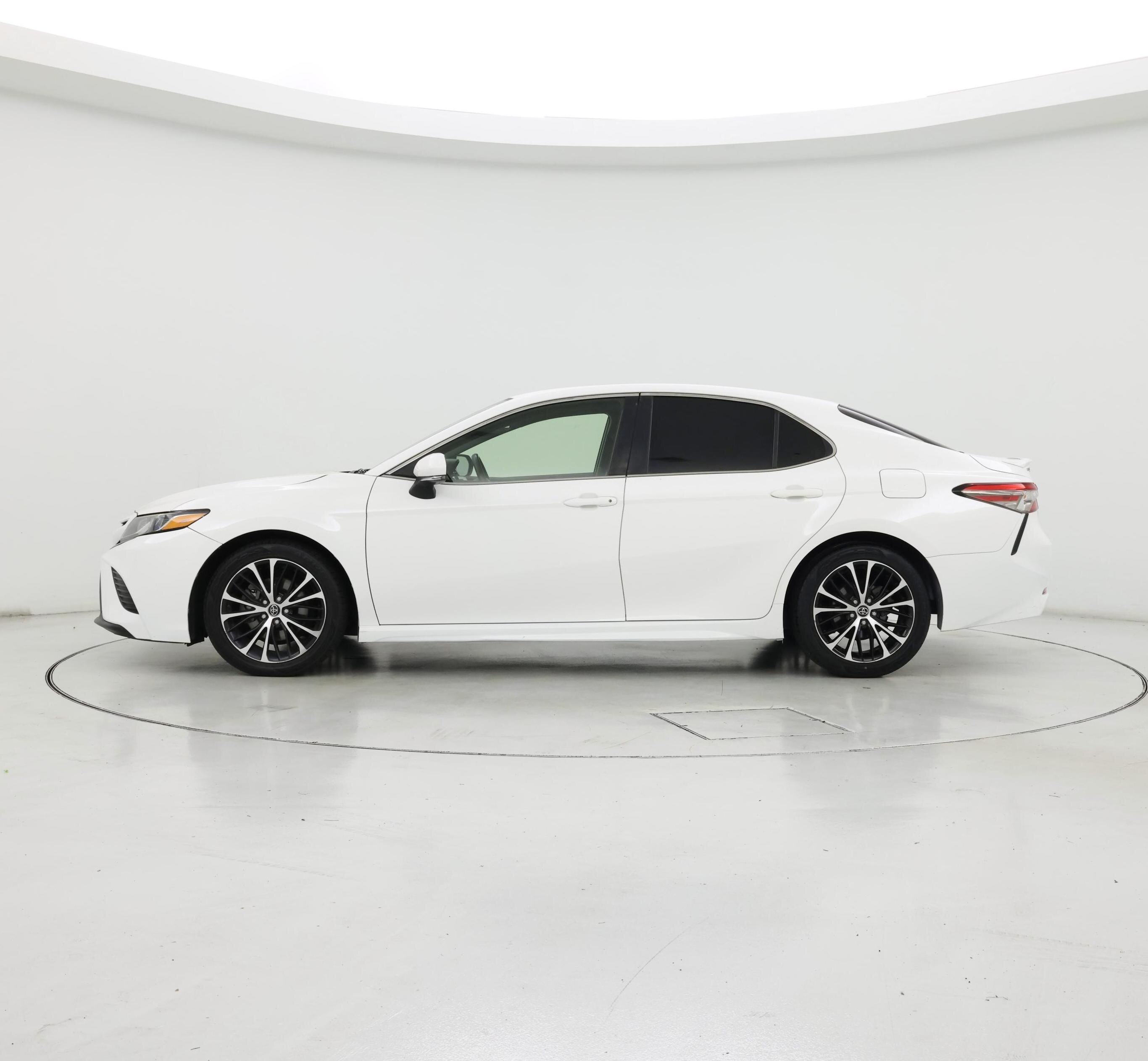 Thumbnail: 2018 Toyota Camry - 3