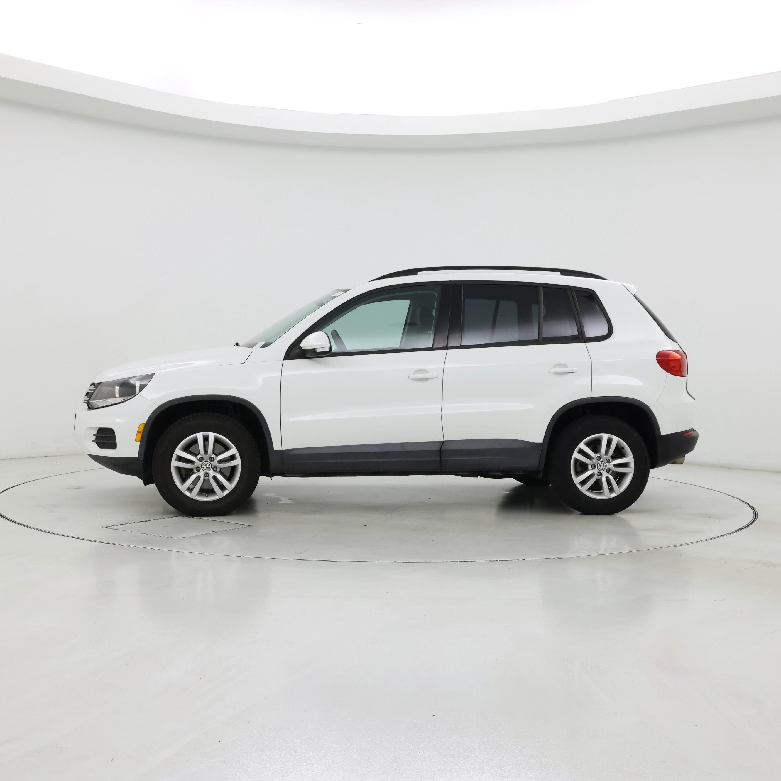 Thumbnail: 2017 Volkswagen Tiguan - 3