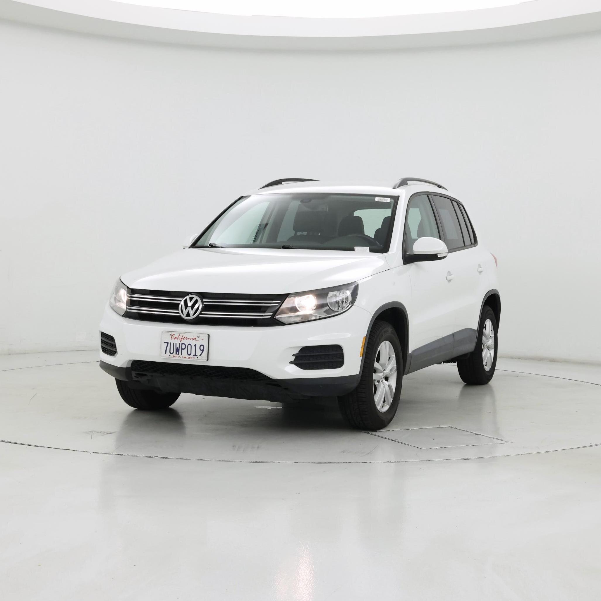 Thumbnail: 2017 Volkswagen Tiguan - 4