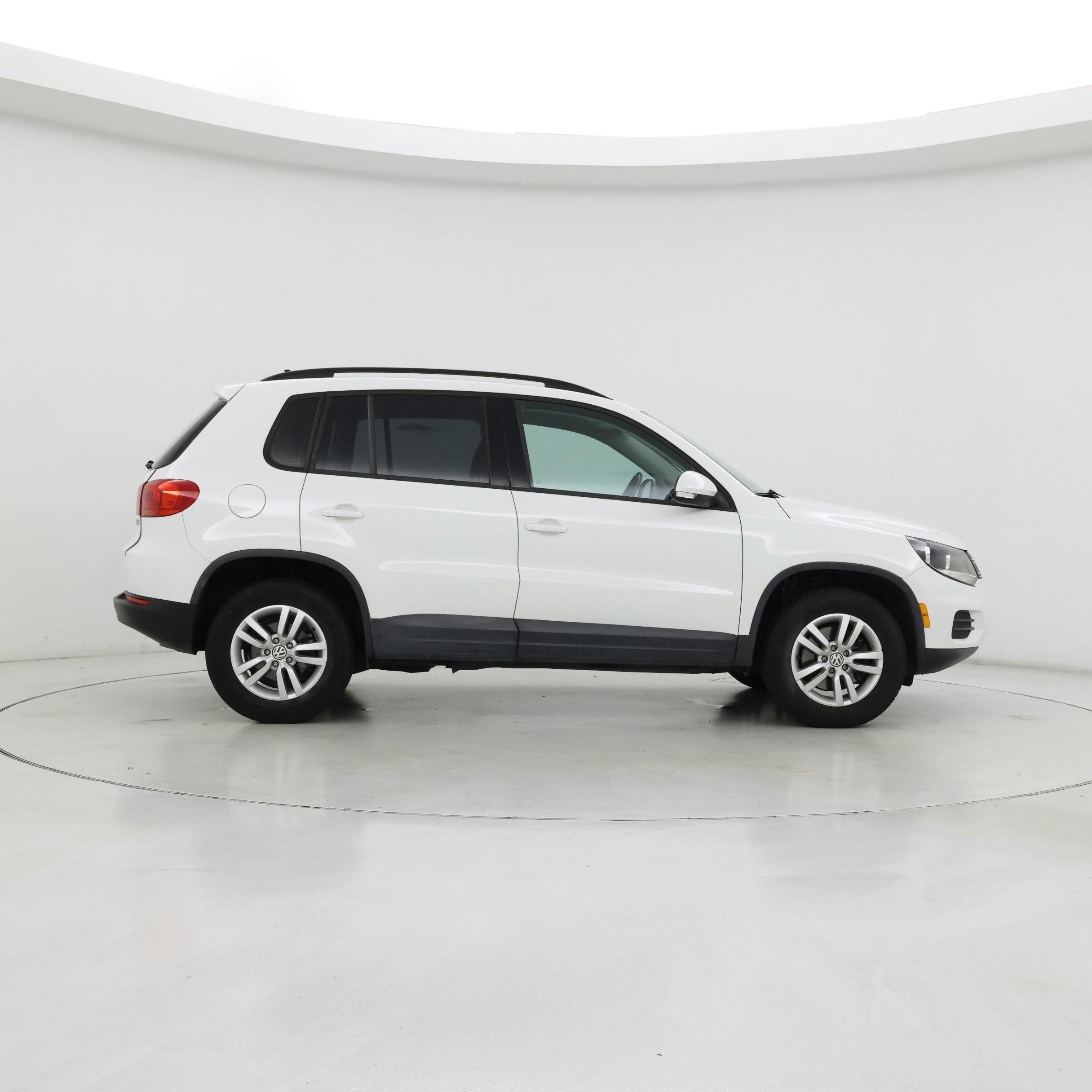 Thumbnail: 2017 Volkswagen Tiguan - 7