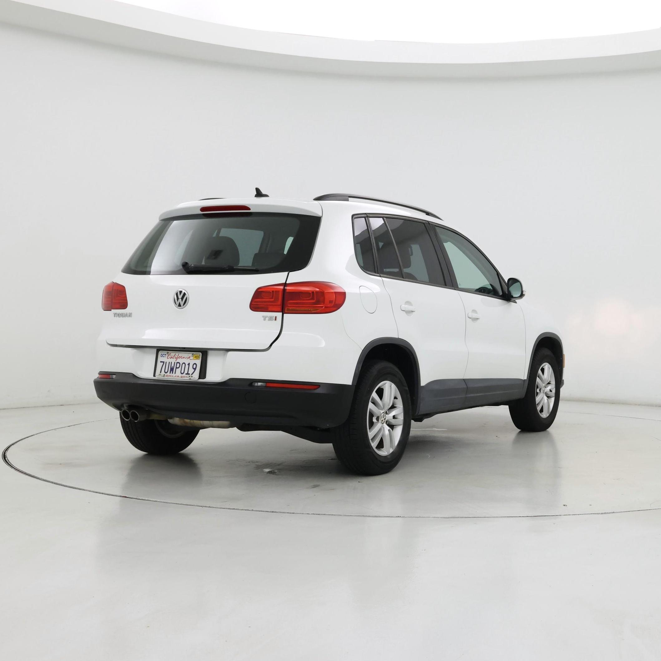 Thumbnail: 2017 Volkswagen Tiguan - 8