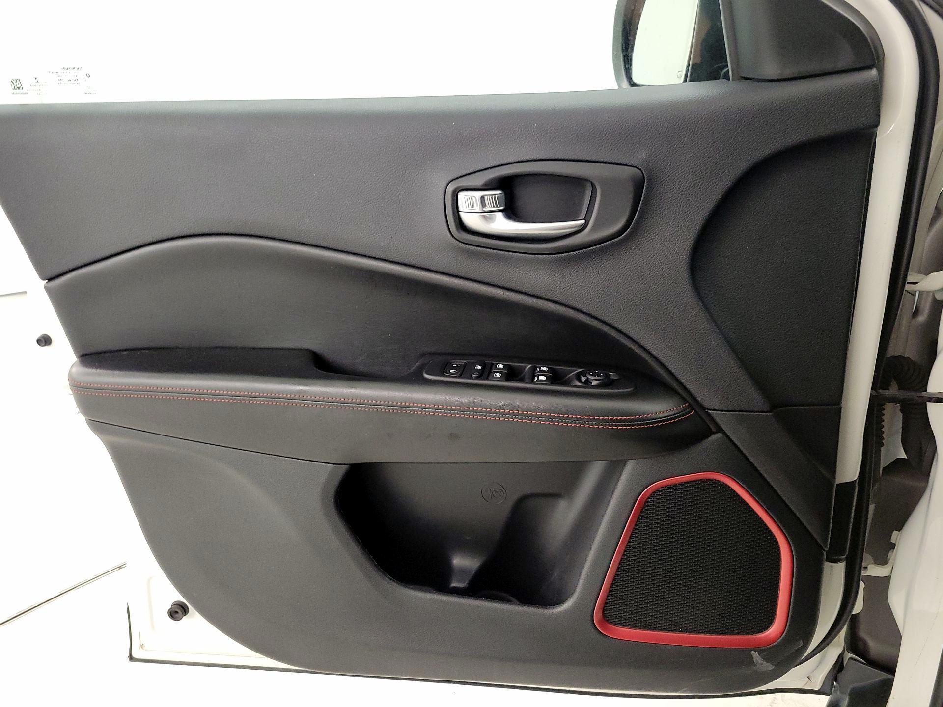Thumbnail: 2020 Jeep Compass - 12