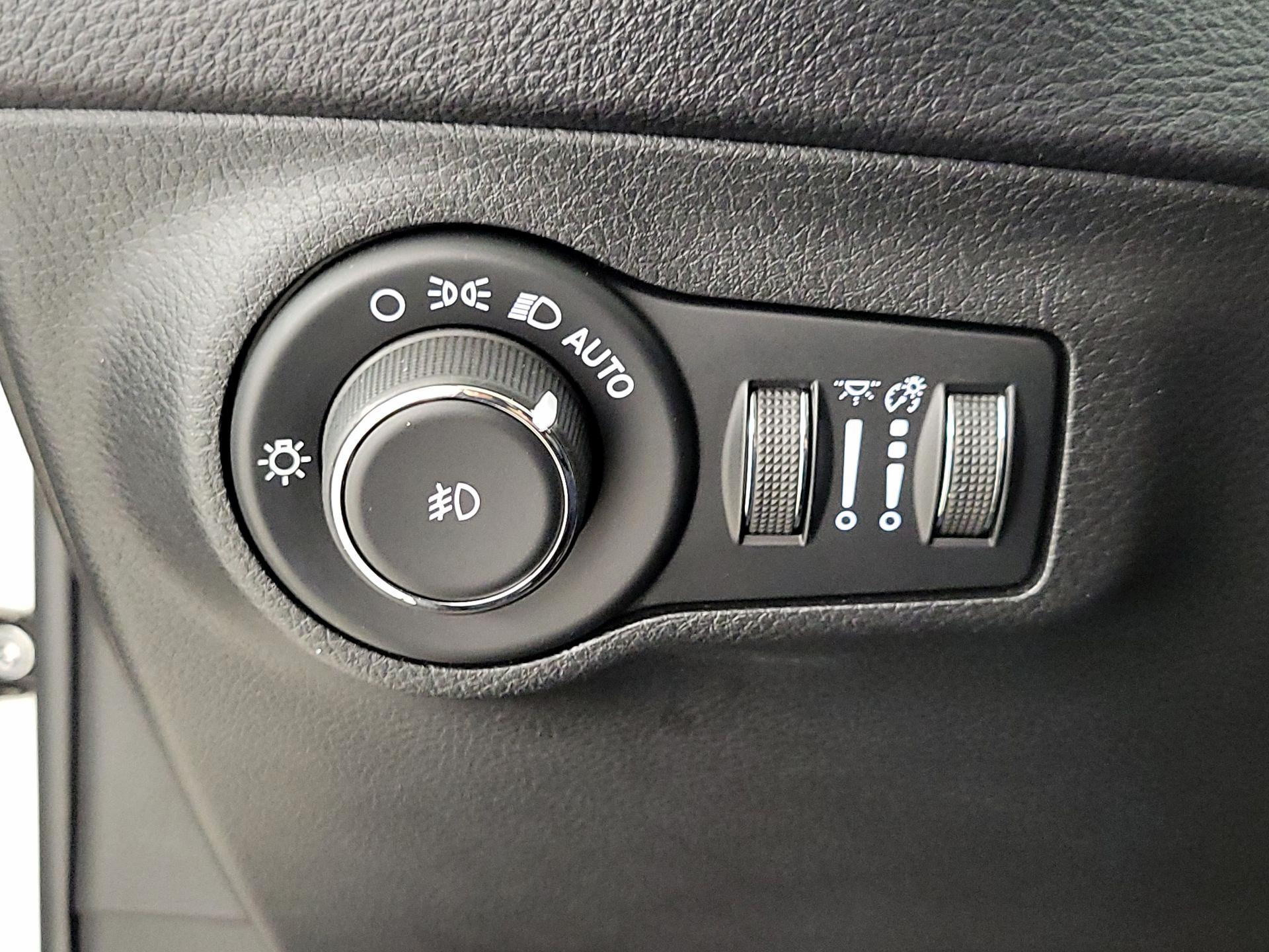 Thumbnail: 2020 Jeep Compass - 13