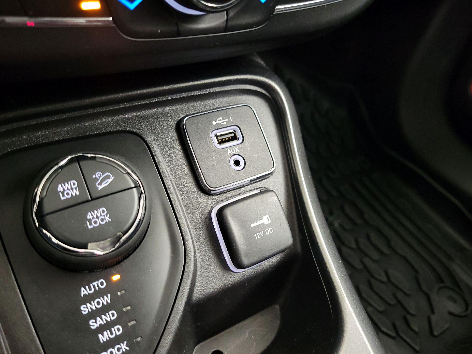 Thumbnail: 2020 Jeep Compass - 18