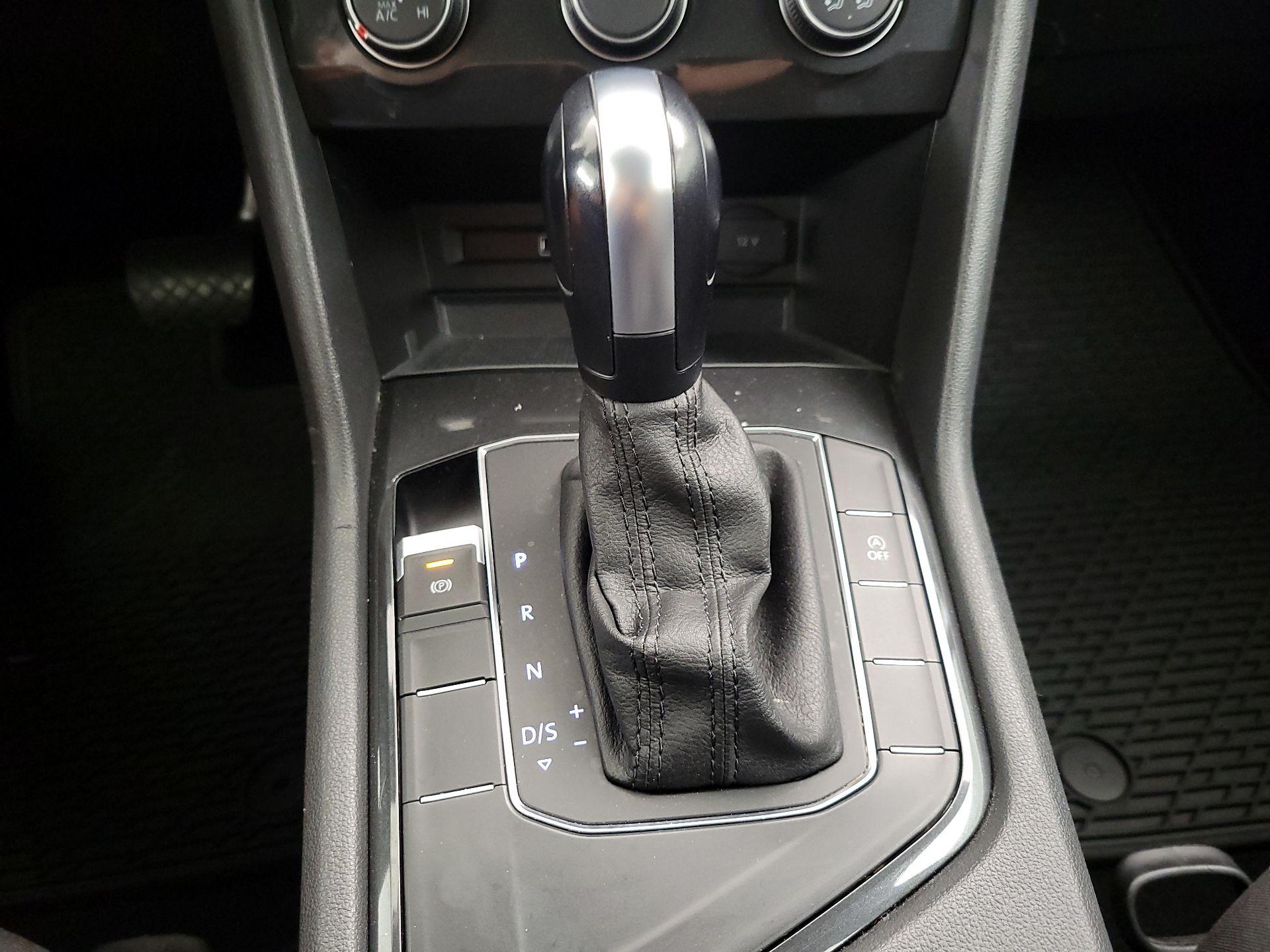 Thumbnail: 2019 Volkswagen Tiguan - 17