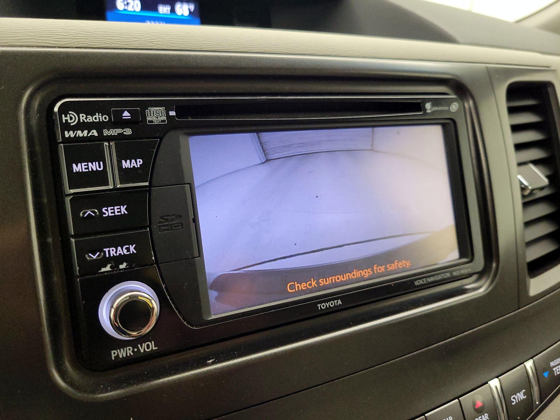 Thumbnail: 2014 Toyota Sienna - 15