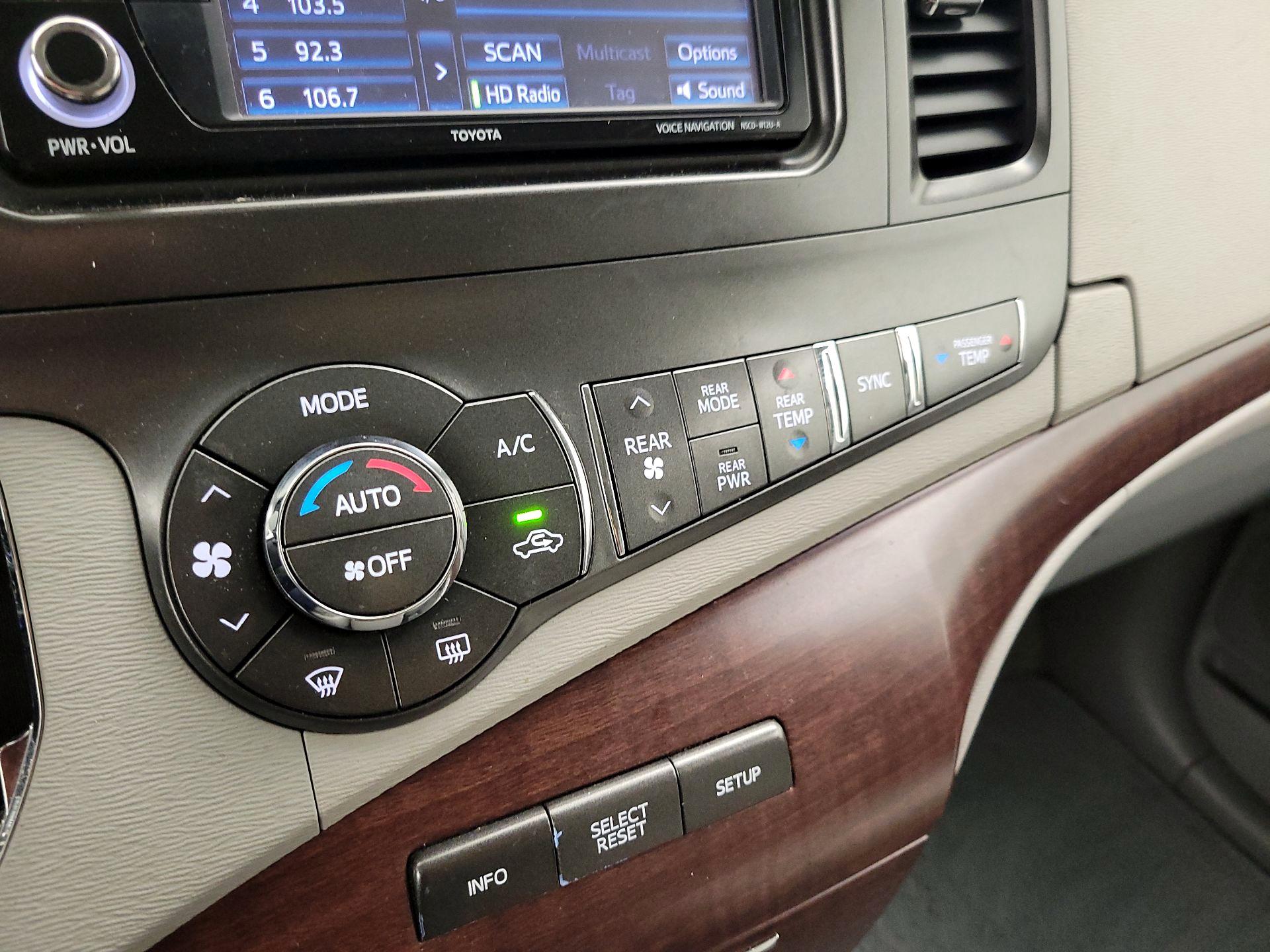 Thumbnail: 2014 Toyota Sienna - 17