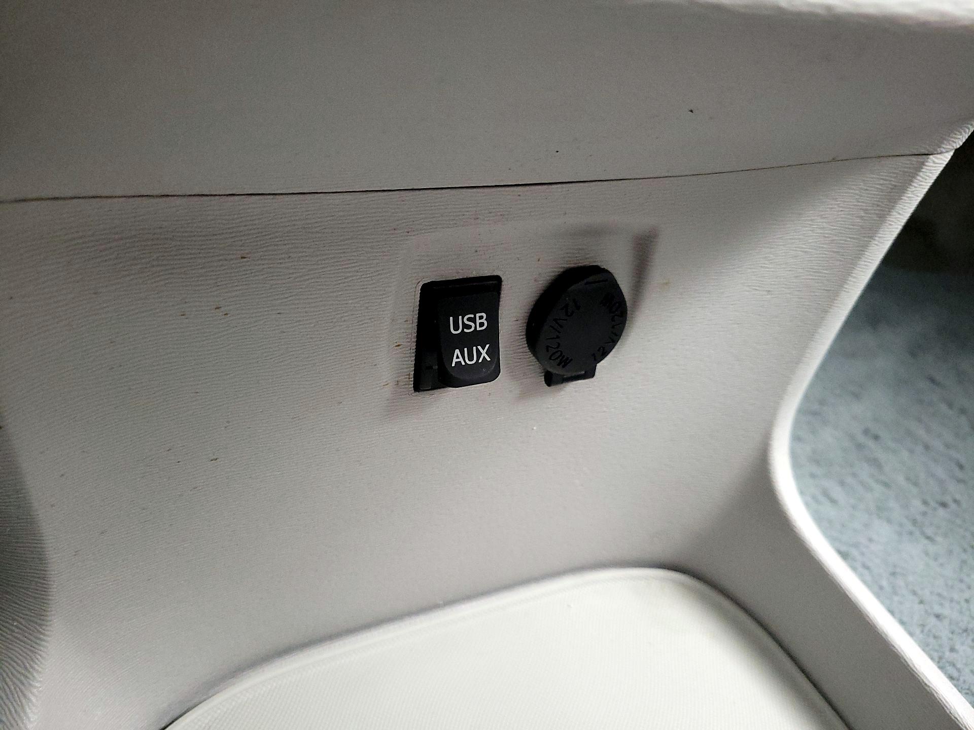 Thumbnail: 2014 Toyota Sienna - 19