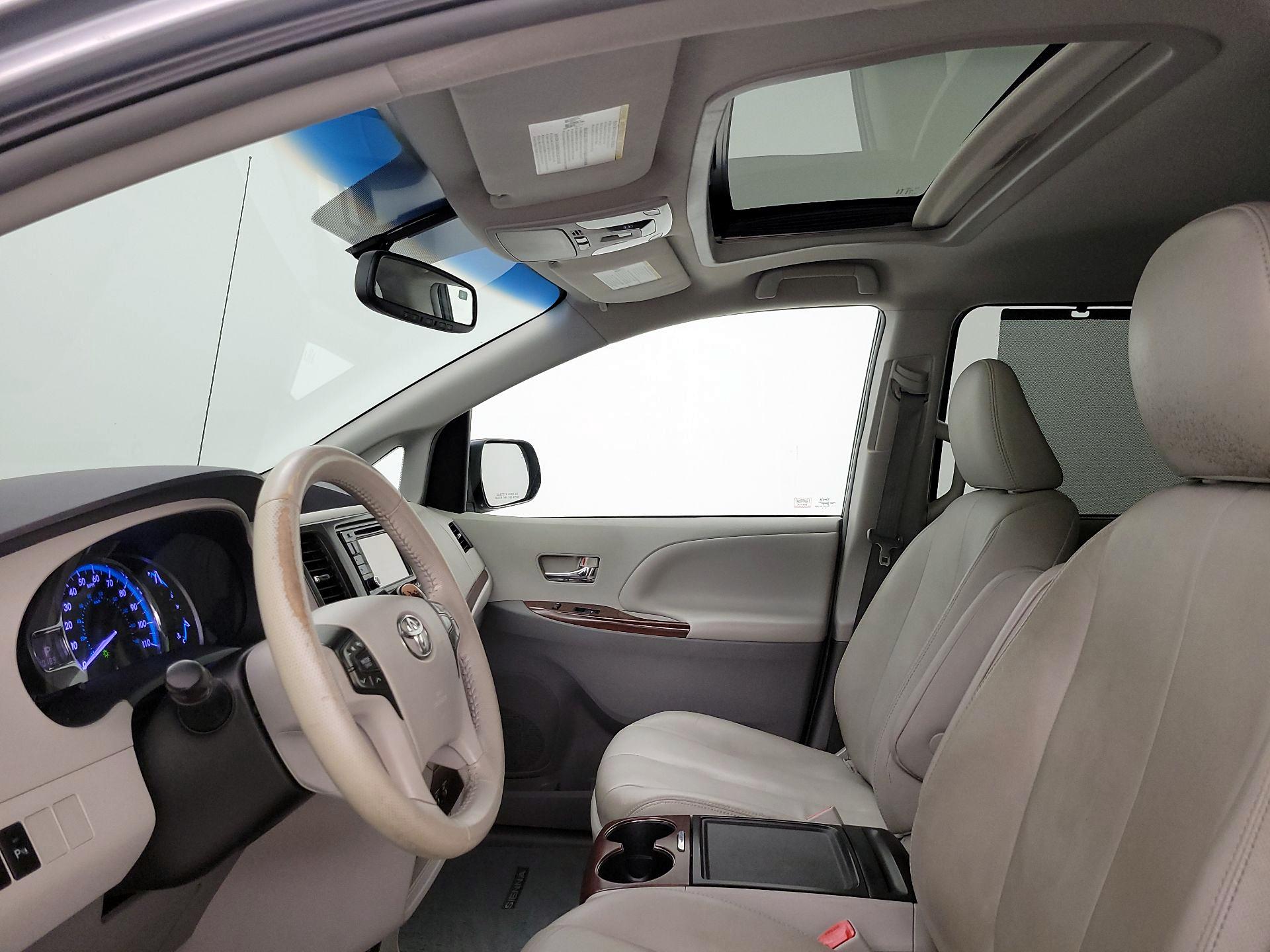 Thumbnail: 2014 Toyota Sienna - 20