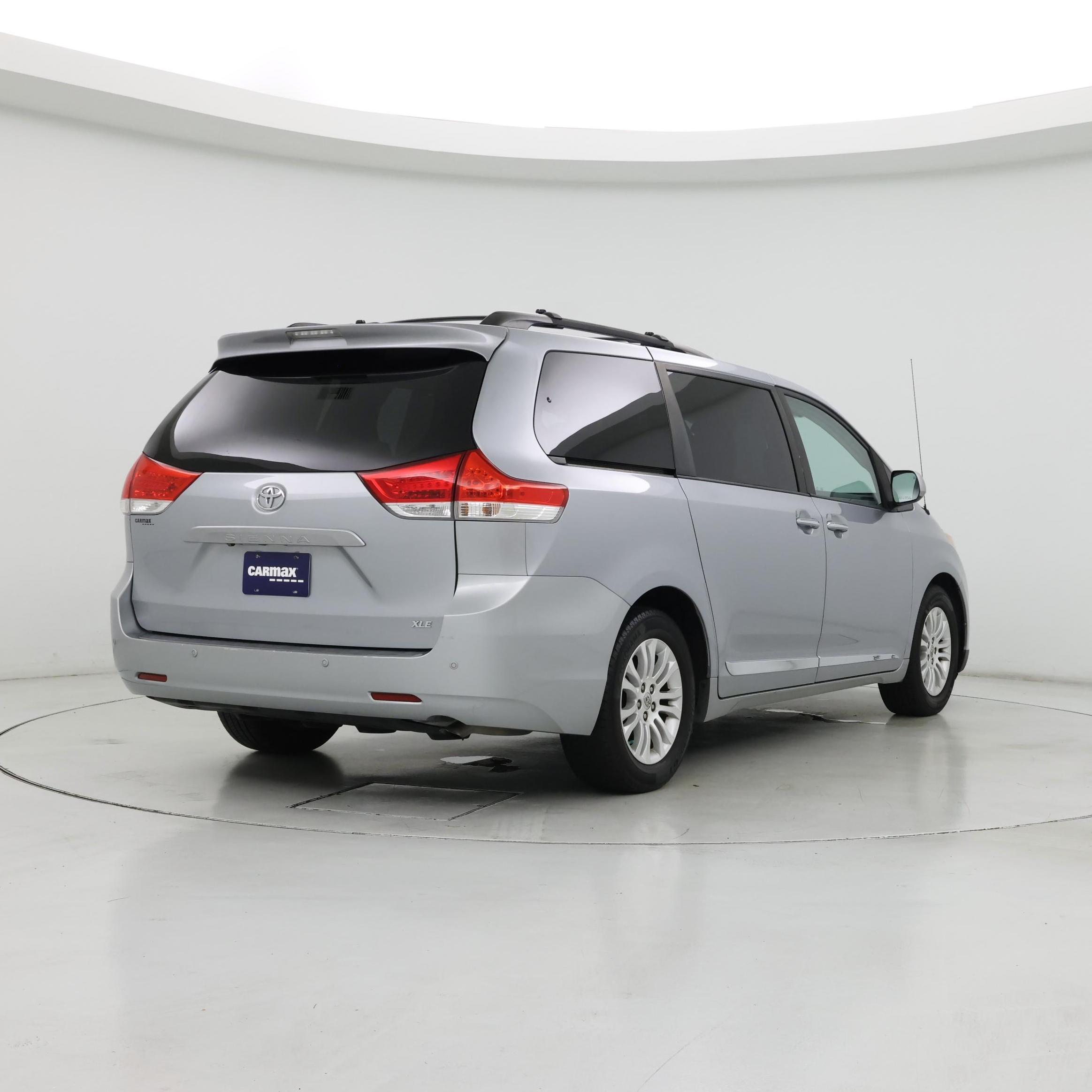 Thumbnail: 2014 Toyota Sienna - 8