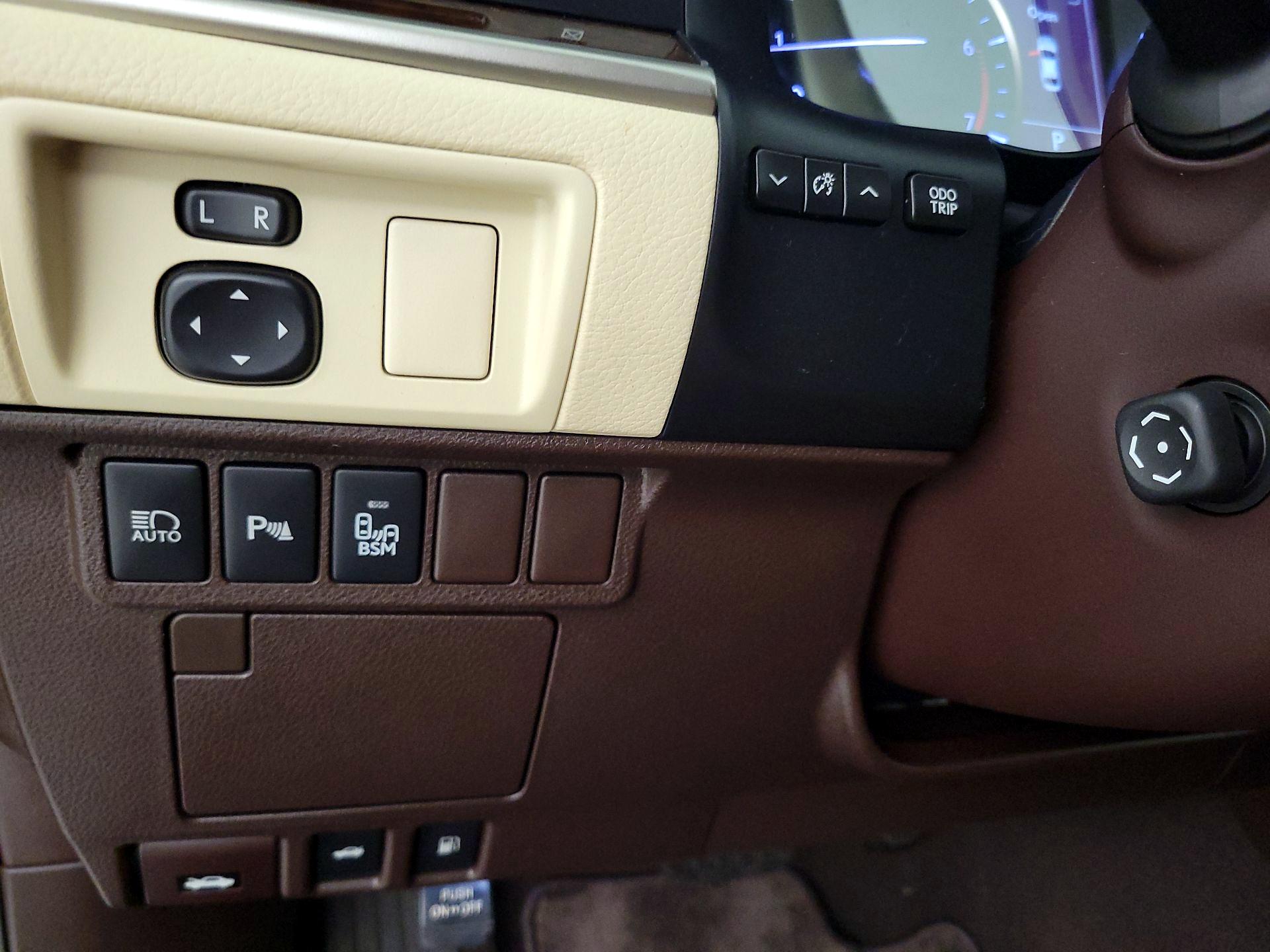 Thumbnail: 2018 Lexus ES - 13