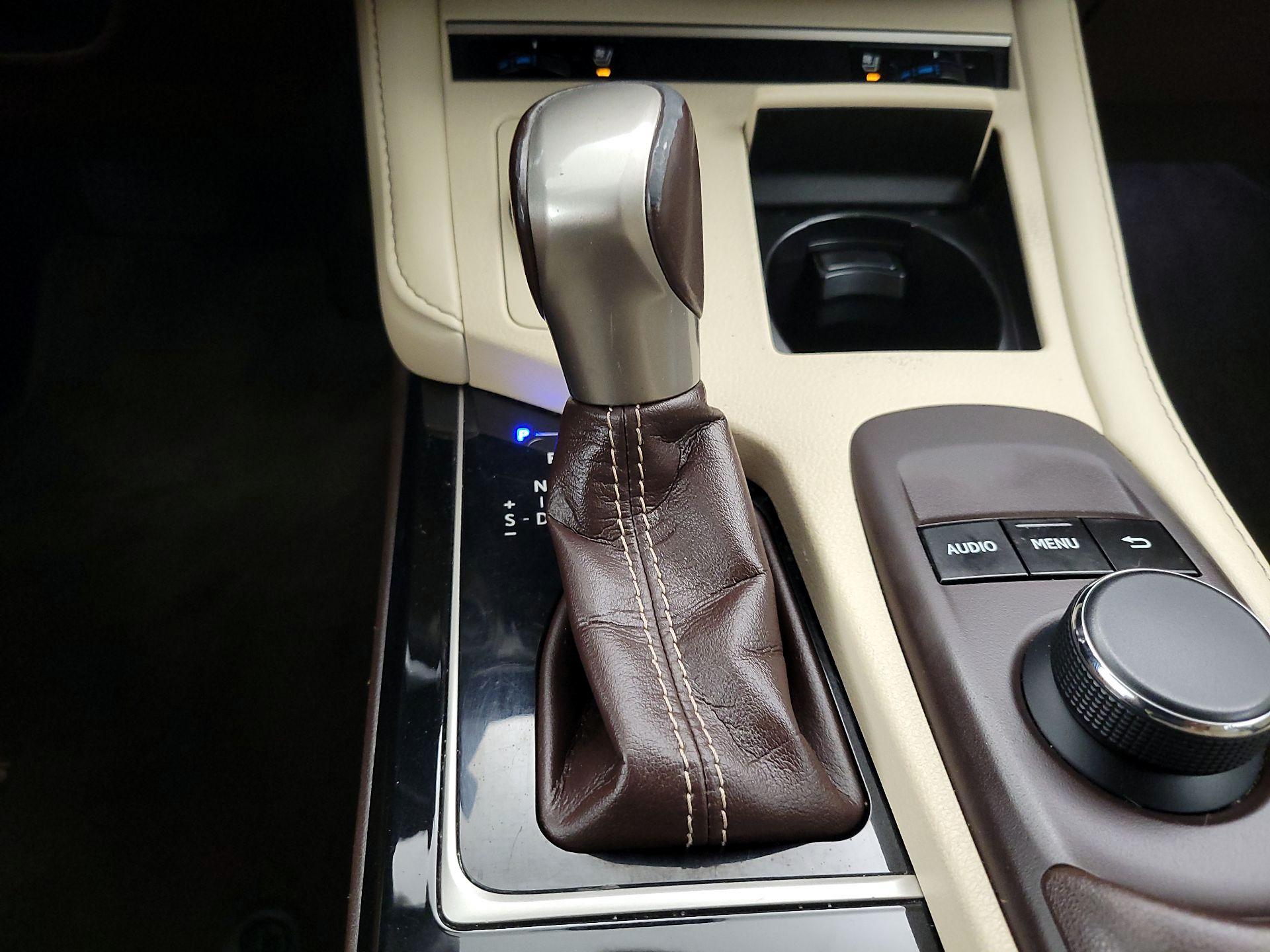 Thumbnail: 2018 Lexus ES - 17