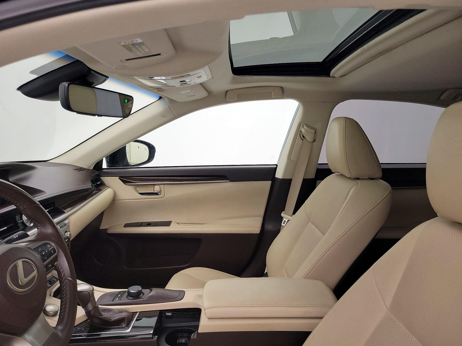 Thumbnail: 2018 Lexus ES - 19