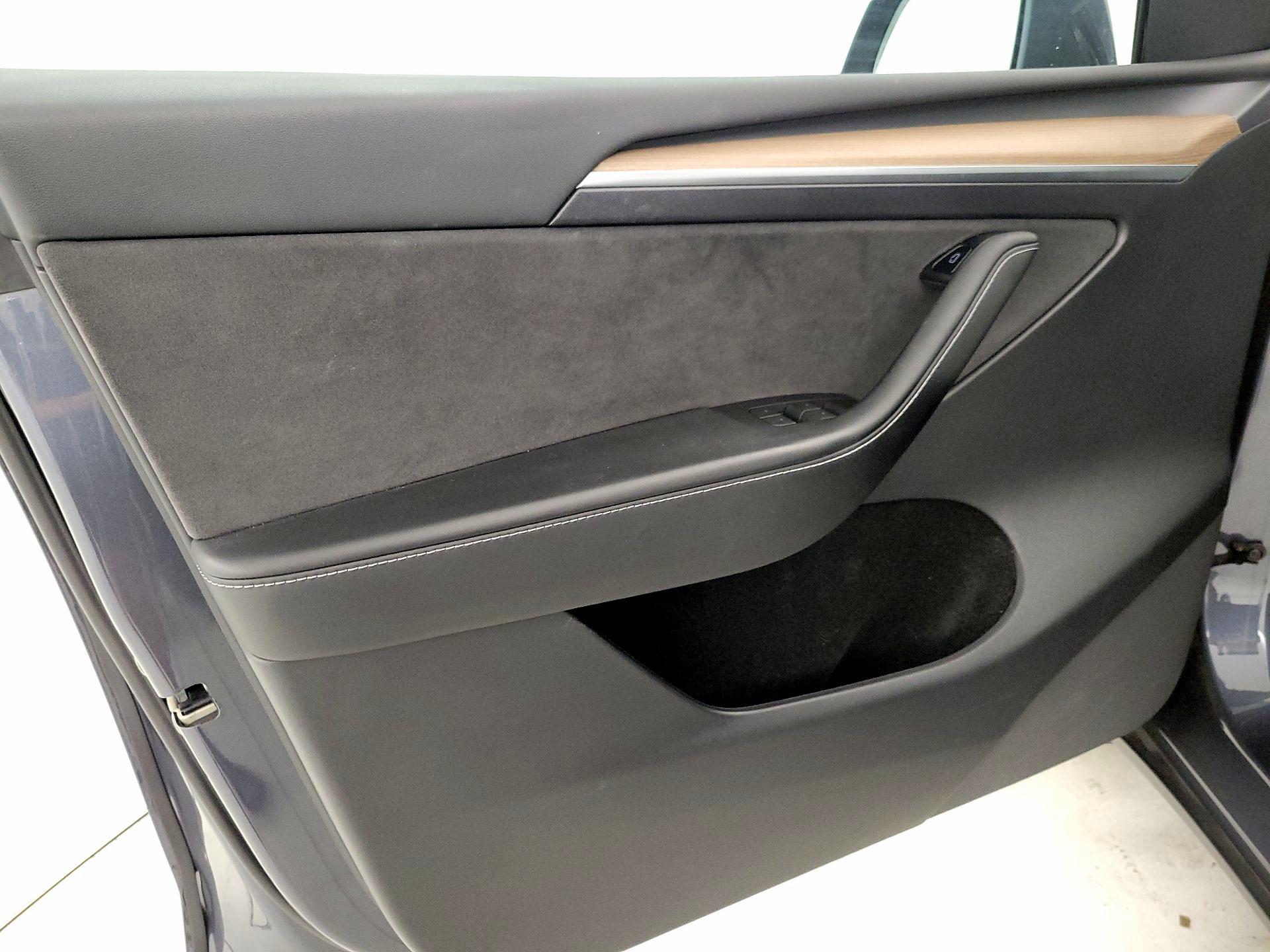 Thumbnail: 2023 Tesla Model Y - 12