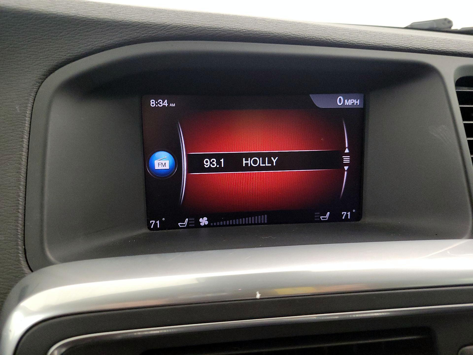 Thumbnail: 2018 Volvo V60 - 16