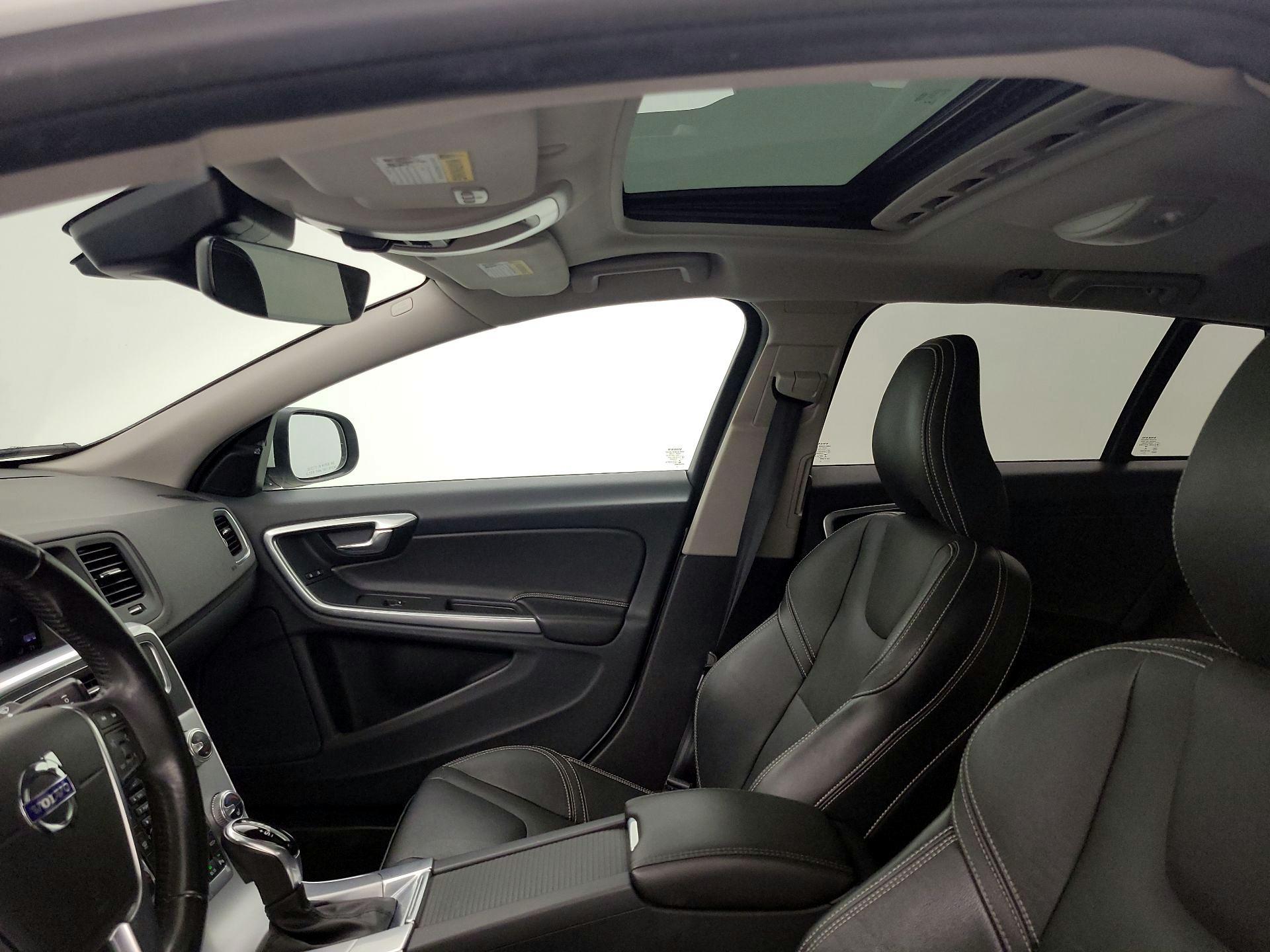 Thumbnail: 2018 Volvo V60 - 20