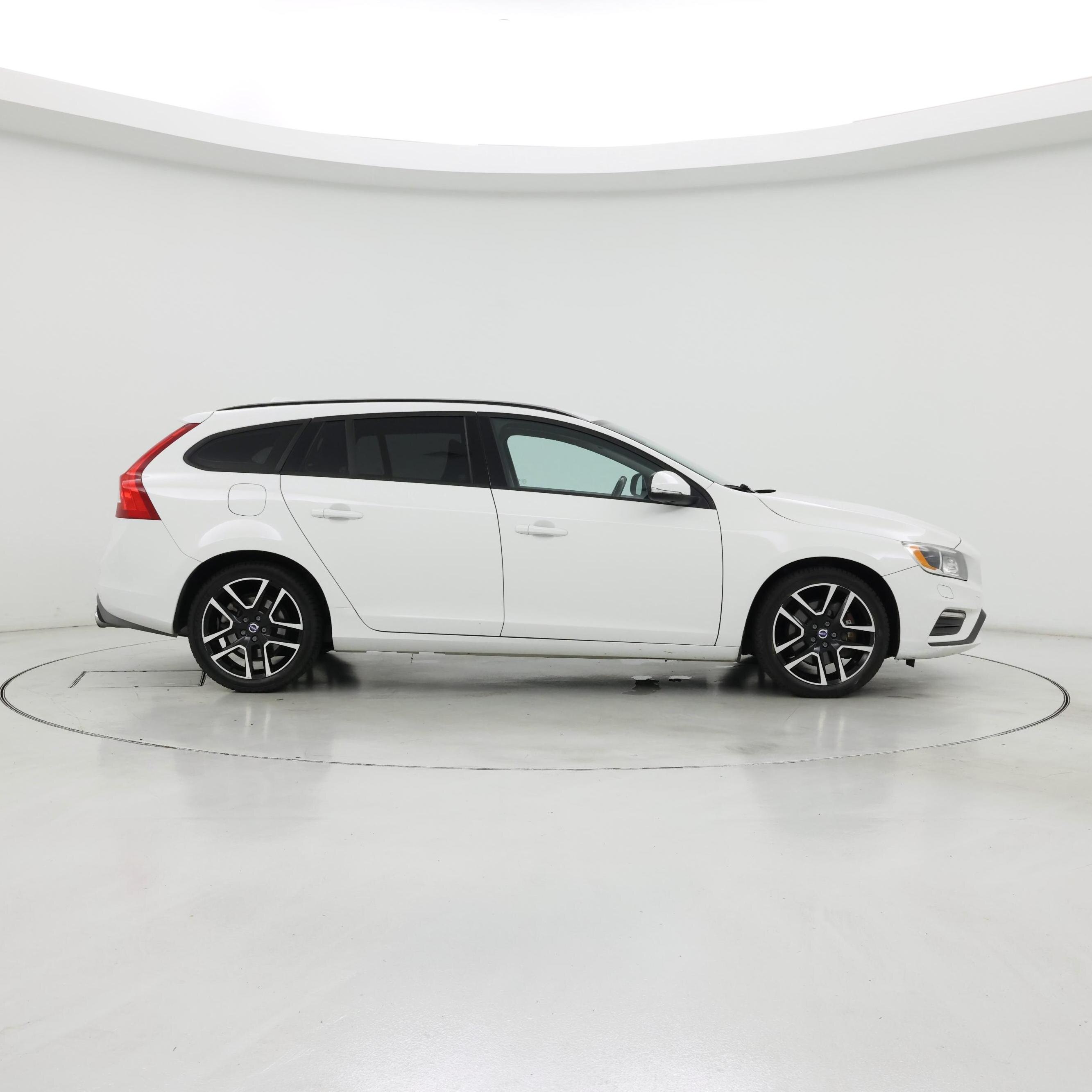 Thumbnail: 2018 Volvo V60 - 7