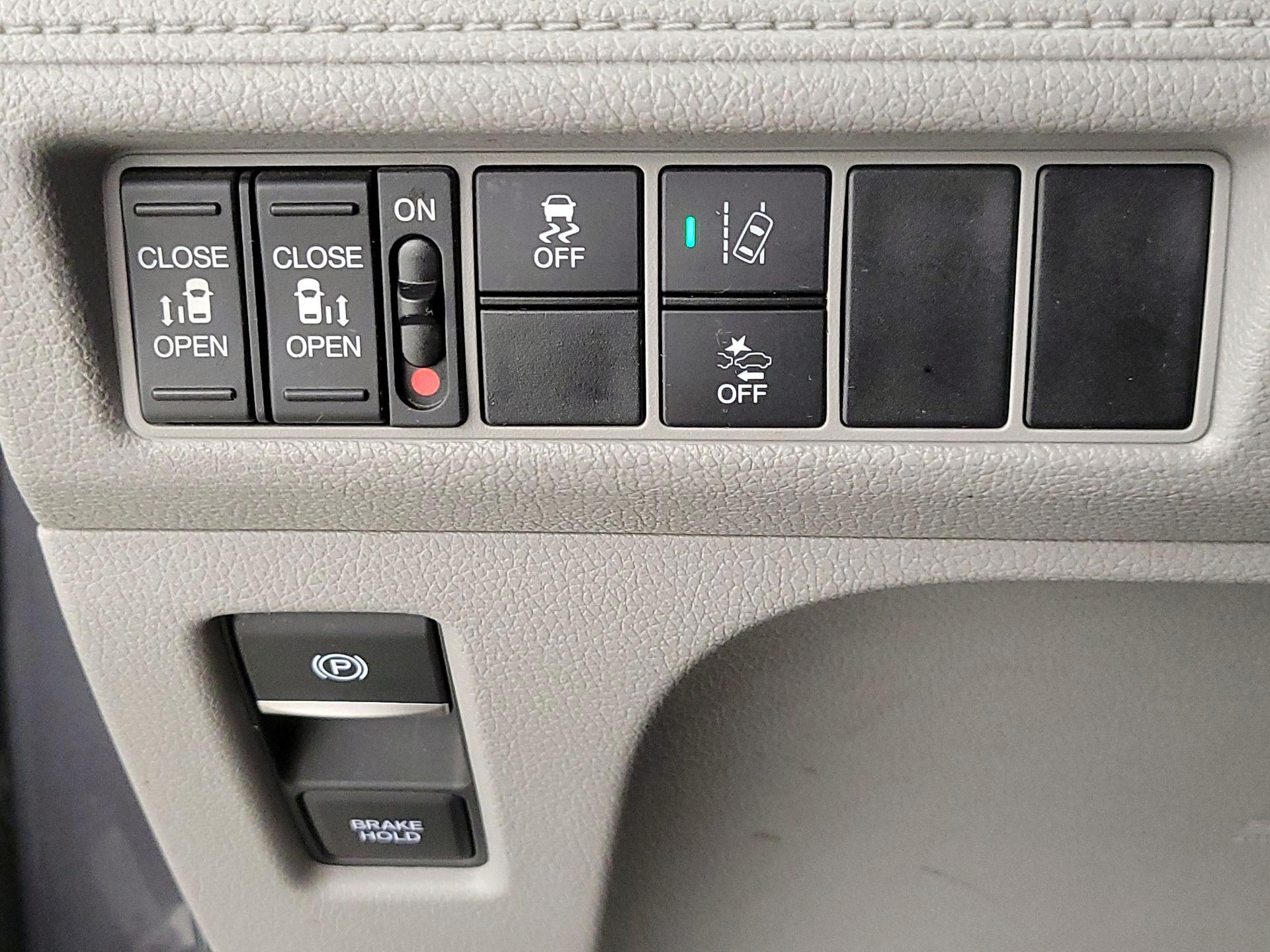 Thumbnail: 2019 Honda Odyssey - 13
