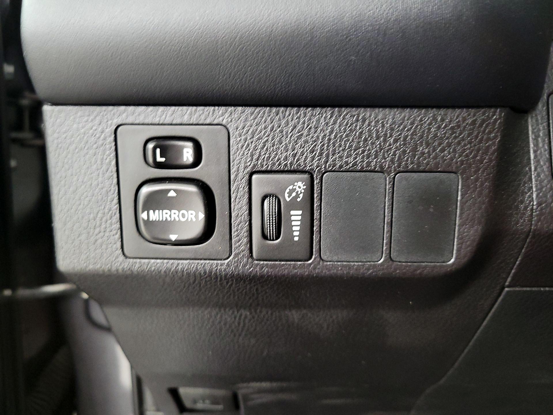 Thumbnail: 2016 Toyota RAV4 - 13