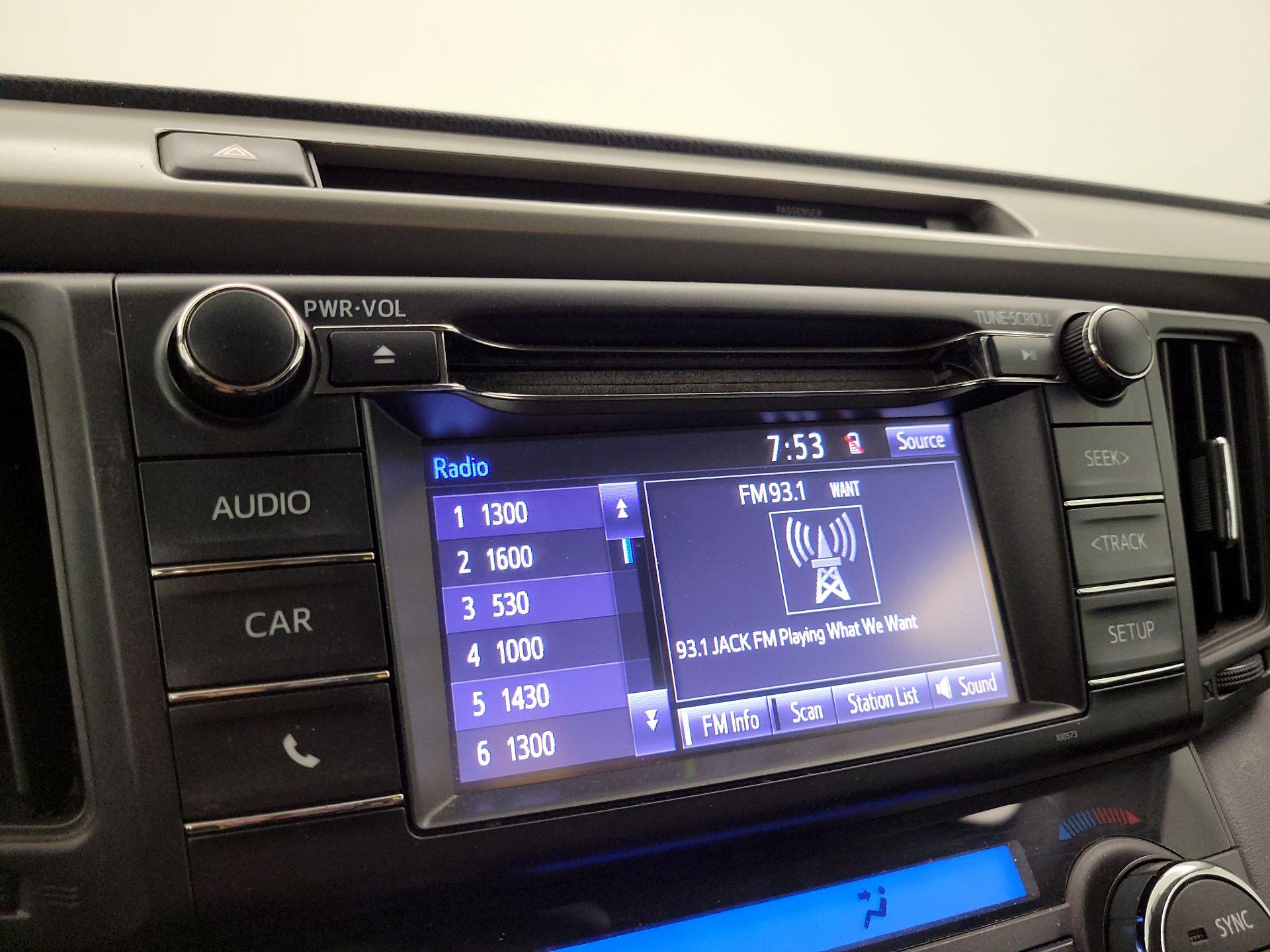 Thumbnail: 2016 Toyota RAV4 - 15