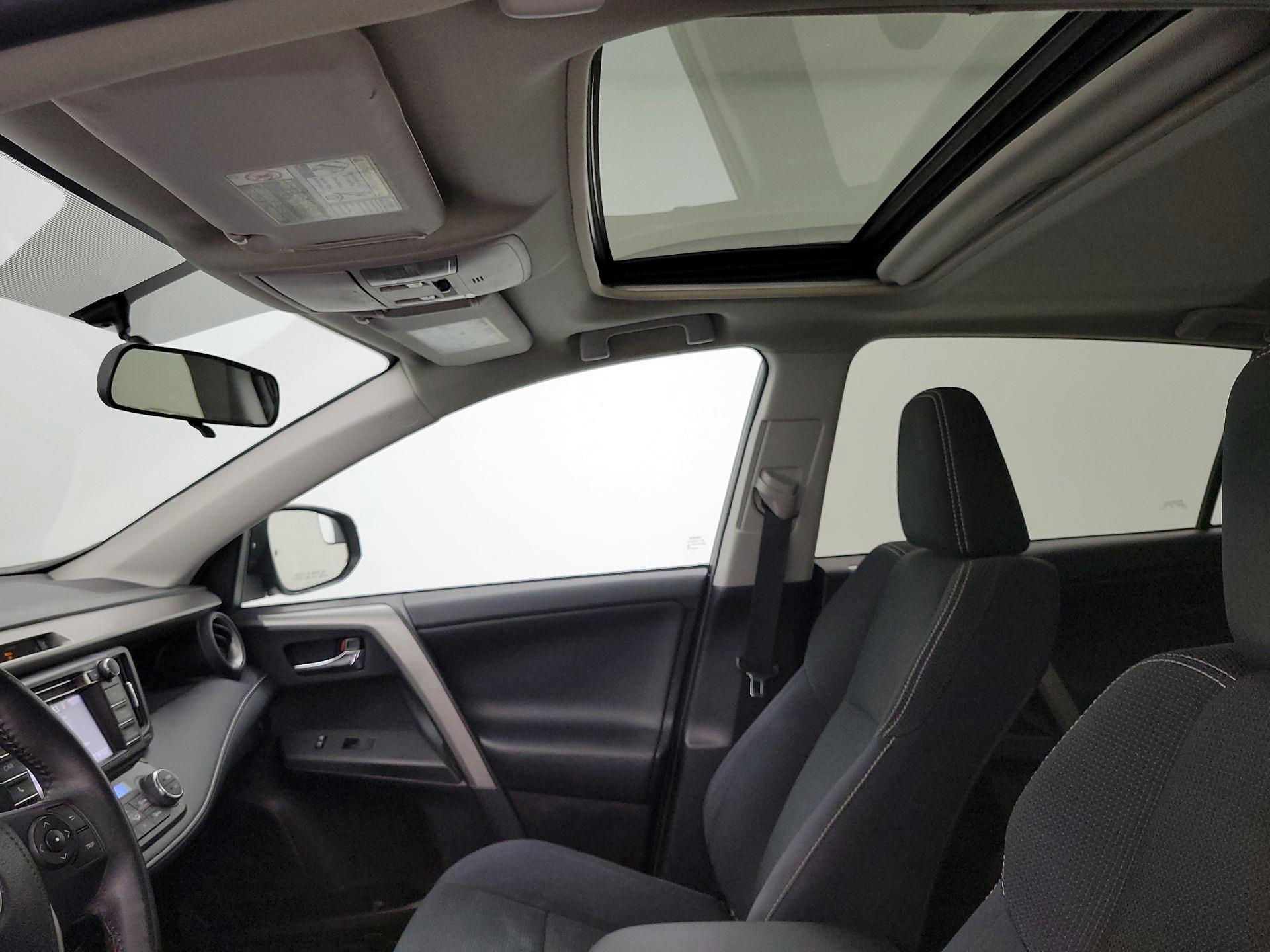 Thumbnail: 2016 Toyota RAV4 - 19