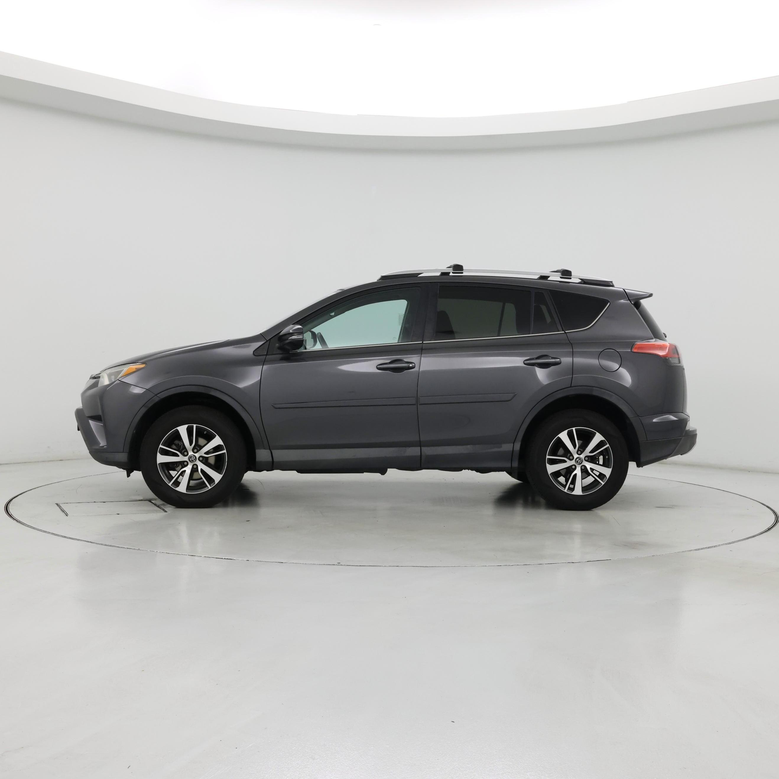 Thumbnail: 2016 Toyota RAV4 - 3