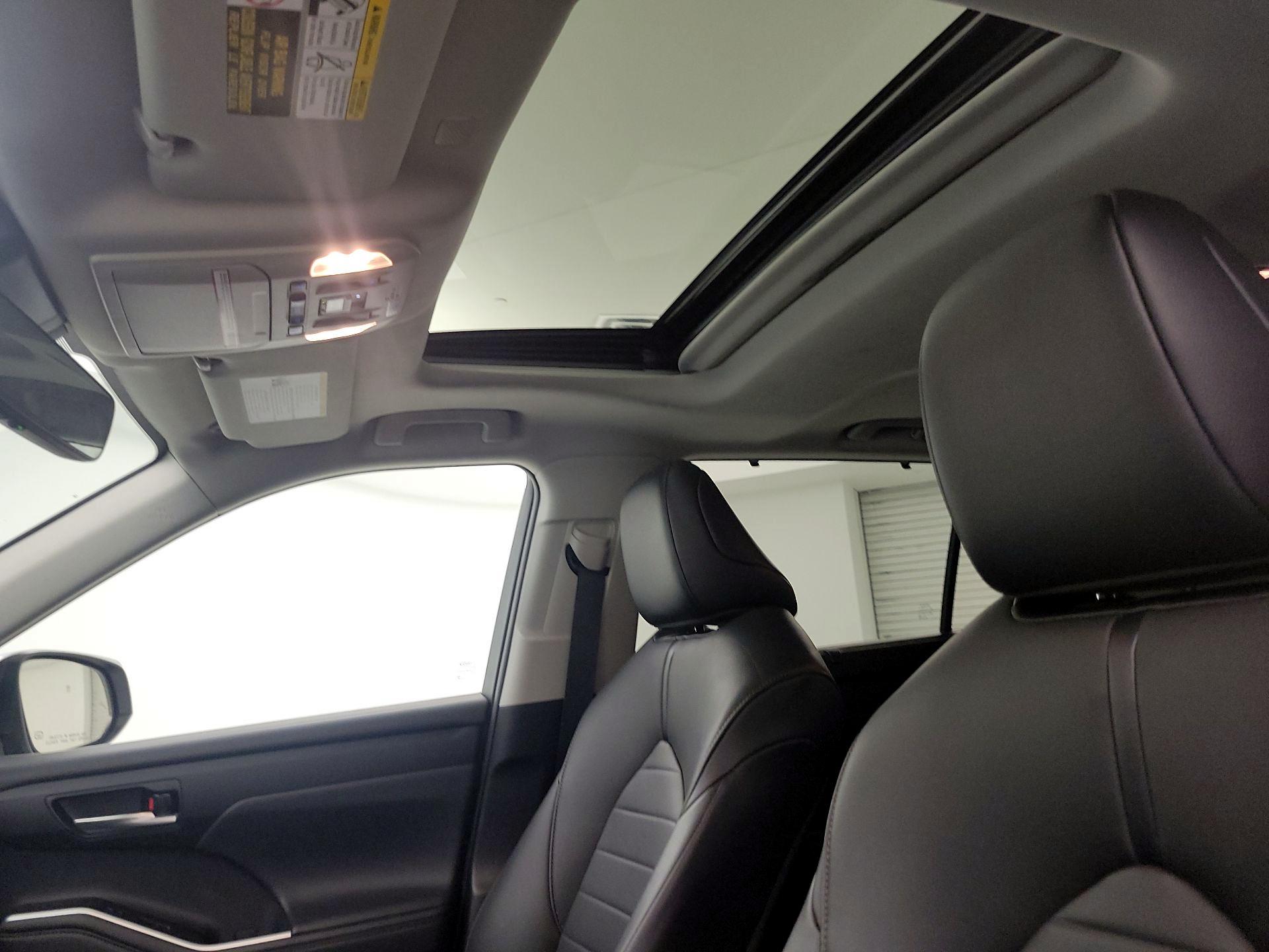 Thumbnail: 2021 Toyota Highlander - 19